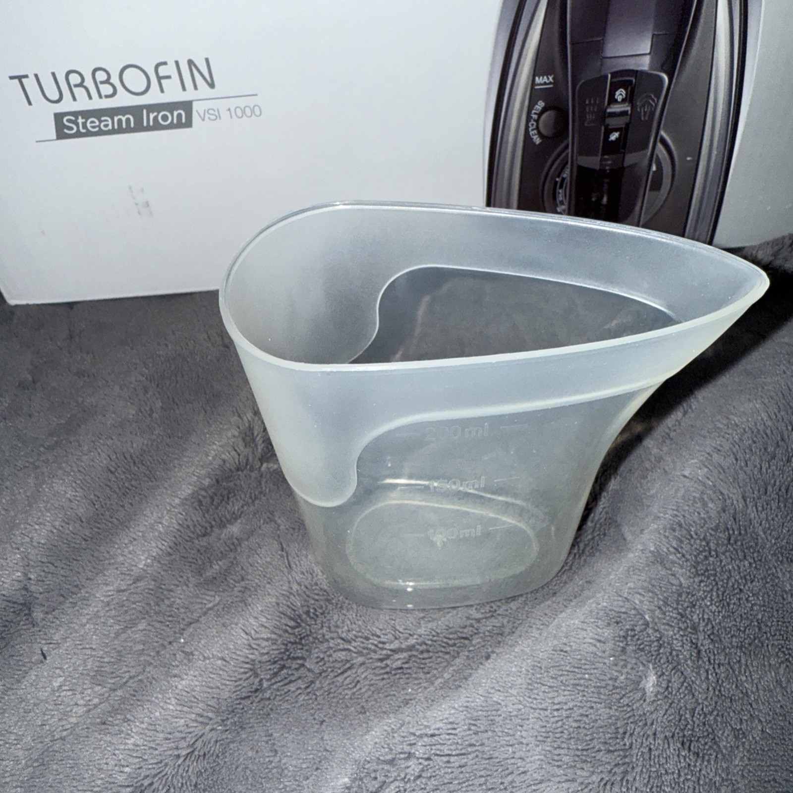 Volsen Trubofin 1200W Steam Iron VSI 1000 Self Cleaning Retails for $240