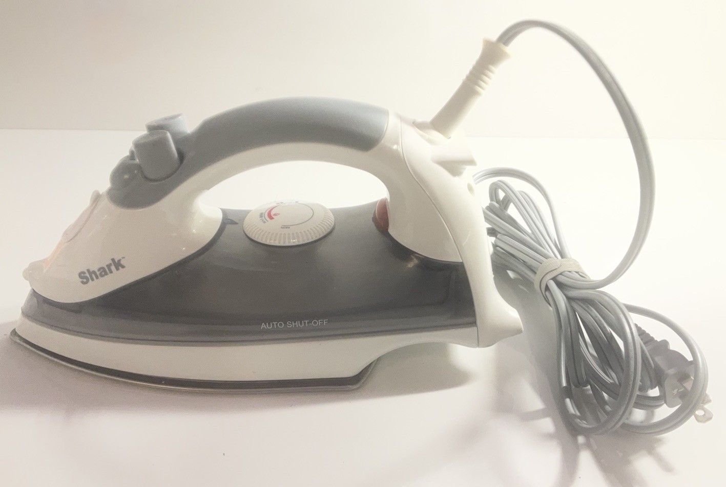 Shark IR420 Lightweight Gentle Glide 1300W Euro-Pro Steam Iron NEW *please read*