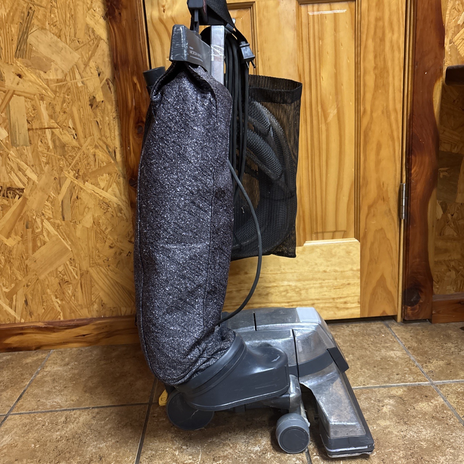 KIRBY G4D Vacuum cleaner Tested Comes with Accessories!