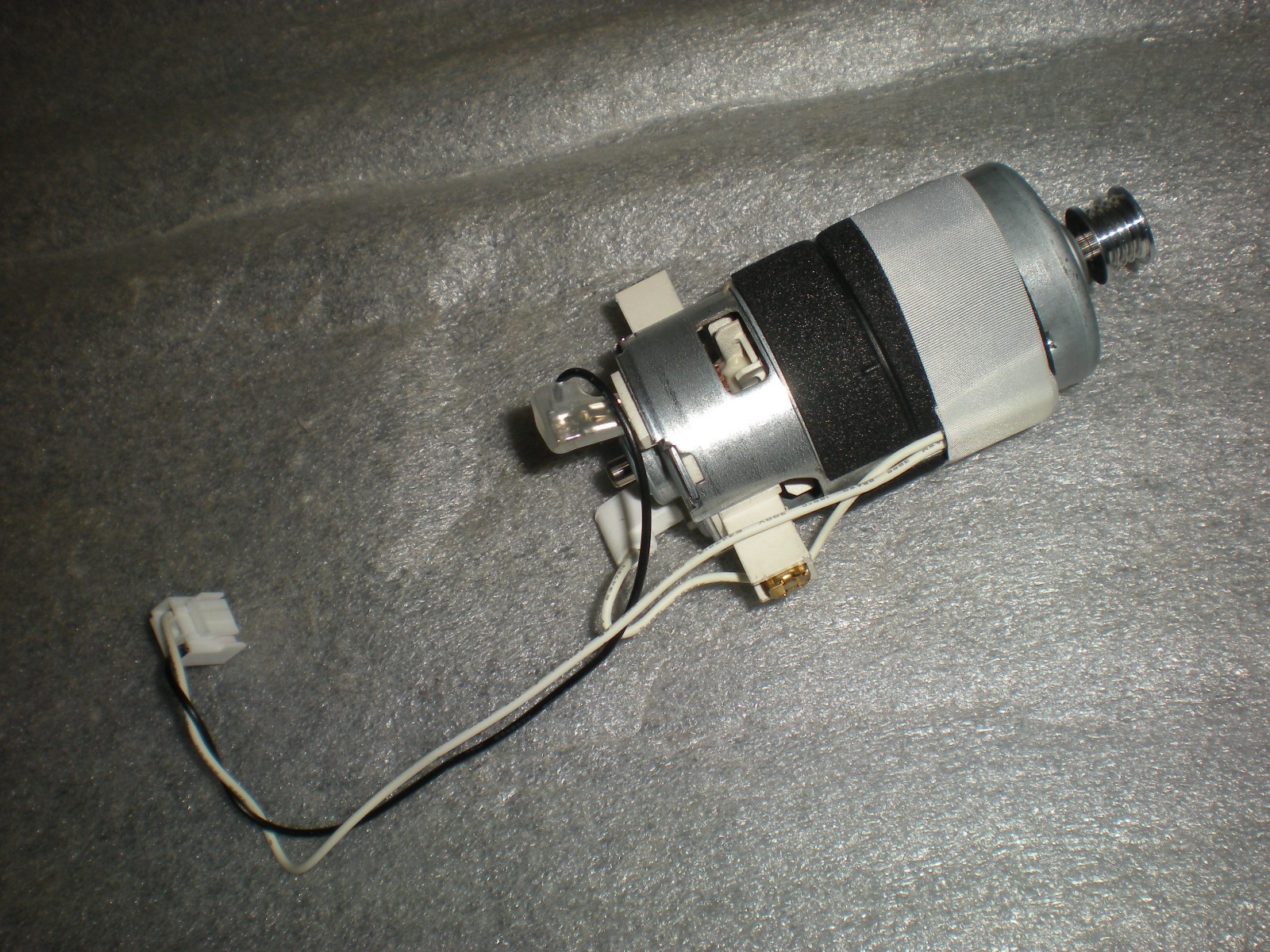 OEM Eureka NES520BL Flash Corded Stick Vacuum Power Head Roller Brush Motor Part