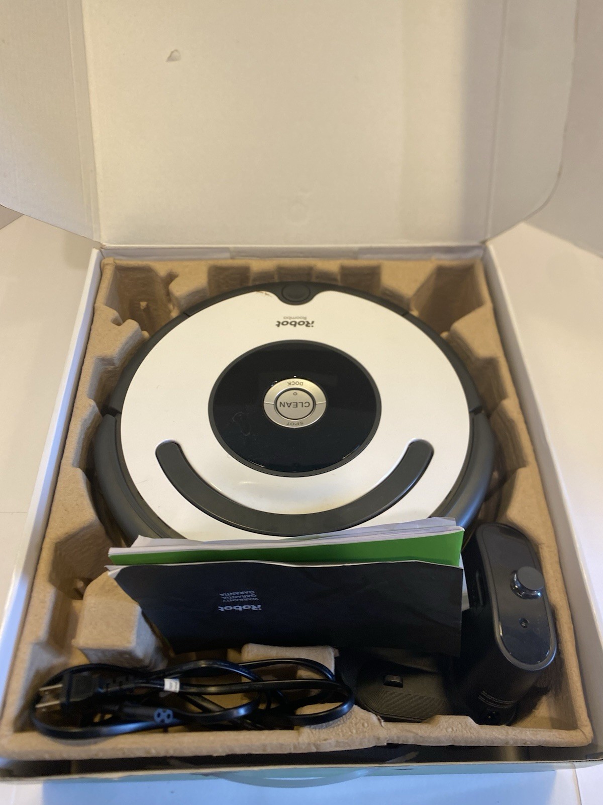 iRobot Roomba 621 Robot Vacuum Cleaner w/ Home Base Charger & Manuals Tested