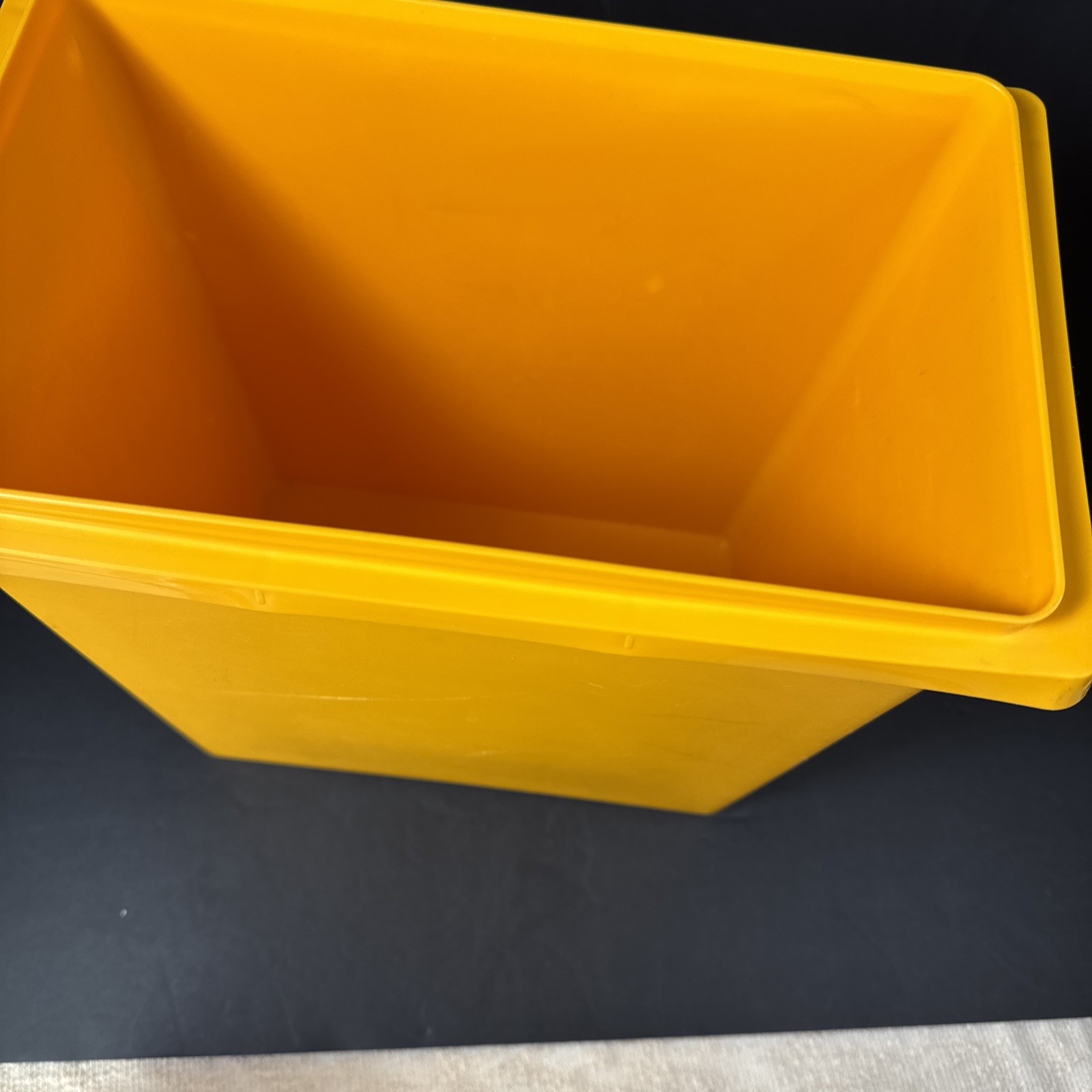 Vintage Tupperware Garbage Trash Can Storage 1430-3 Golden Sun 13″ Tall with Lid