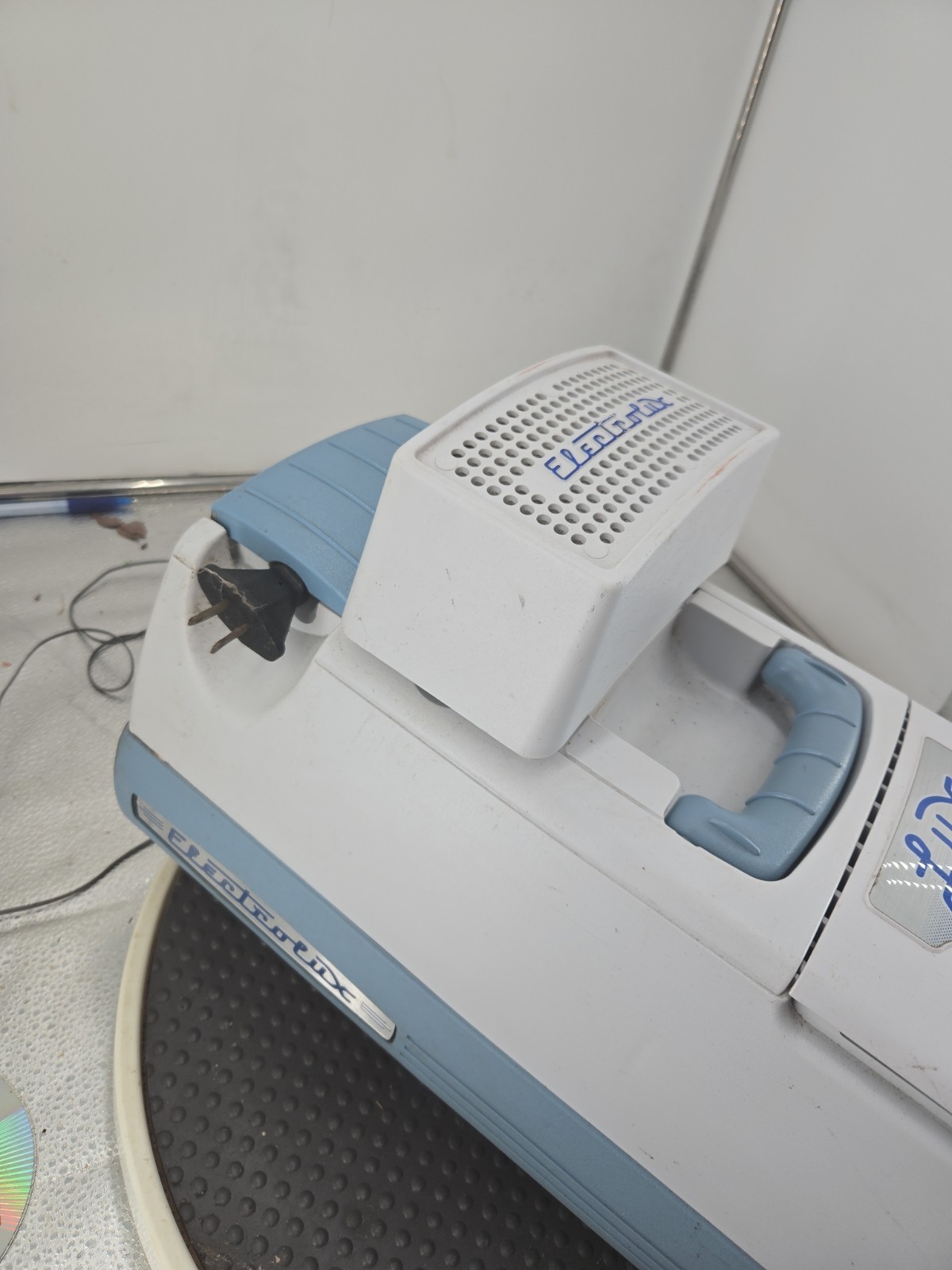 Electrolux areus lux 9000 vacuum canister motor base only model c134d runs Great