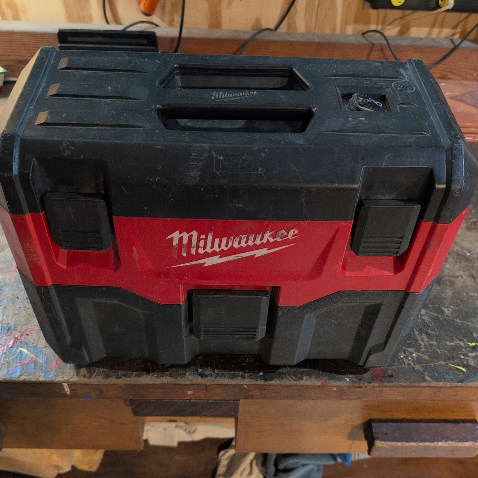 Milwaukee 0880-20 18V Wet/Dry Vacuum Cleaner – No hose, works, very loud.