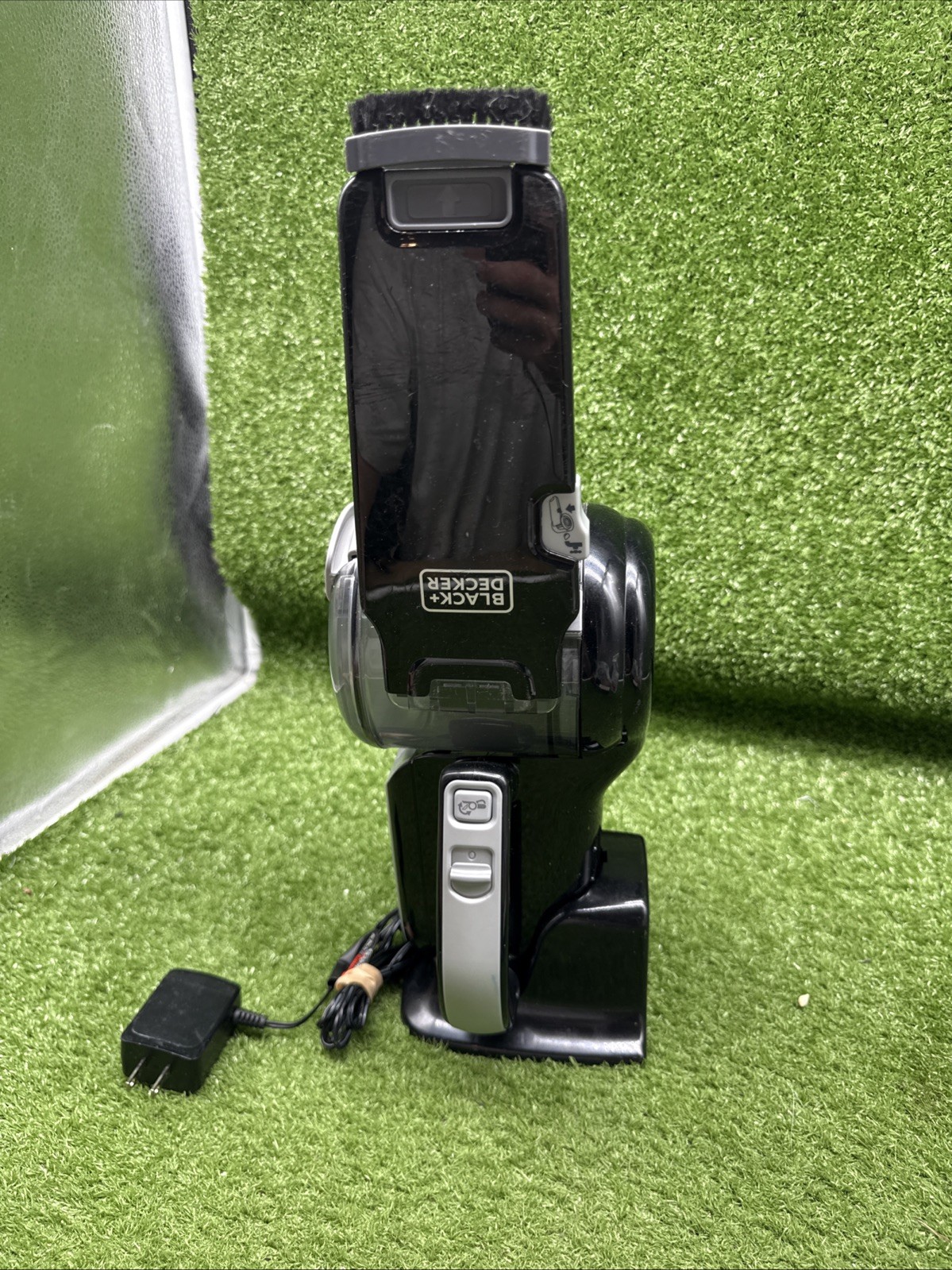 BLACK+DECKER Pivot 20V MAX – Handheld Vacuum + Charging Base – Lithium S4
