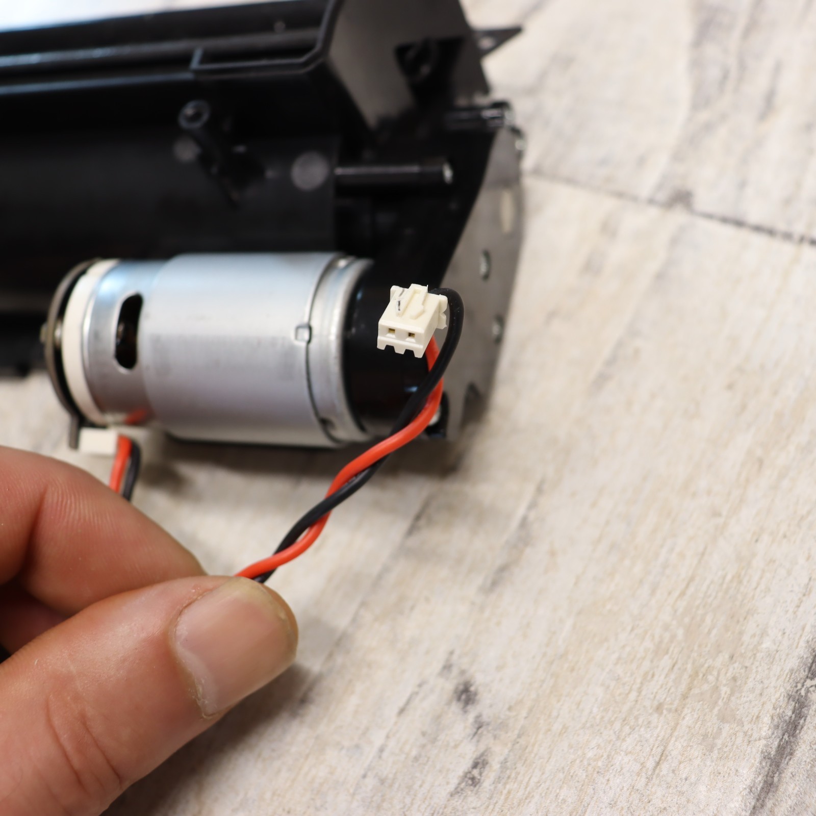 OEM BISSELL SpinWave Robot Vacuum 2859, 3115 Roller Brush Motor, Gear & Housing