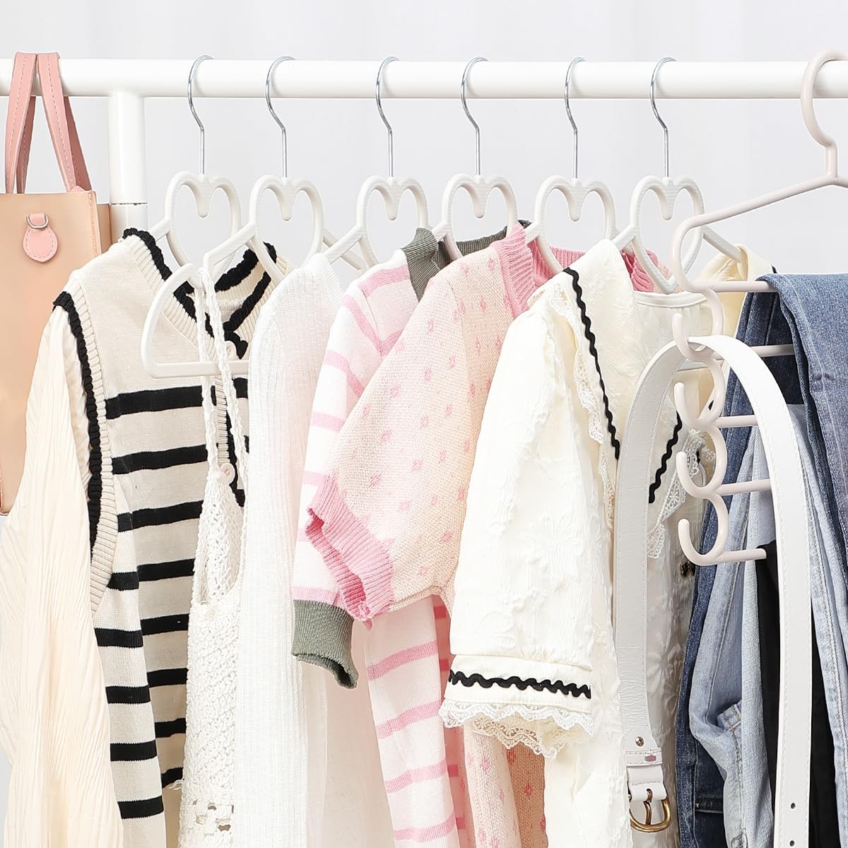 Cute Plastic Hangers 20 Pack Ultra Thin Space Saving With 360 Degree Swivel Hook