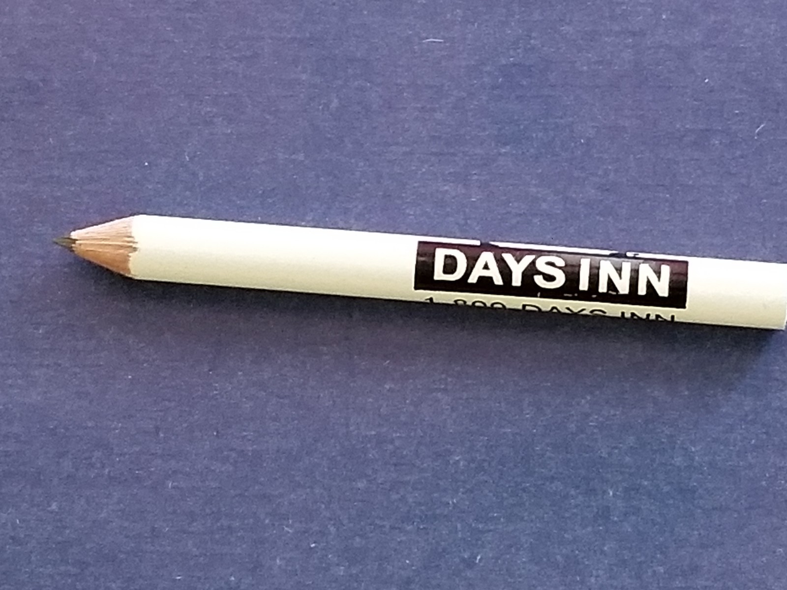 (144 PENCILS) DAYS INN 3 1/4″ GUEST ROOM PENCIL, SMALL SIZE