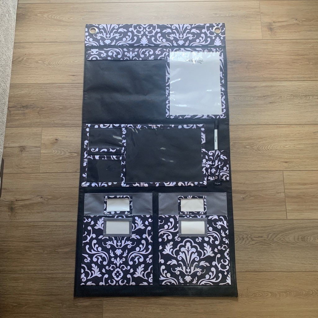Thirty-One Wall Organizer Hanging Command Center Black White Damask Print 2 lbs