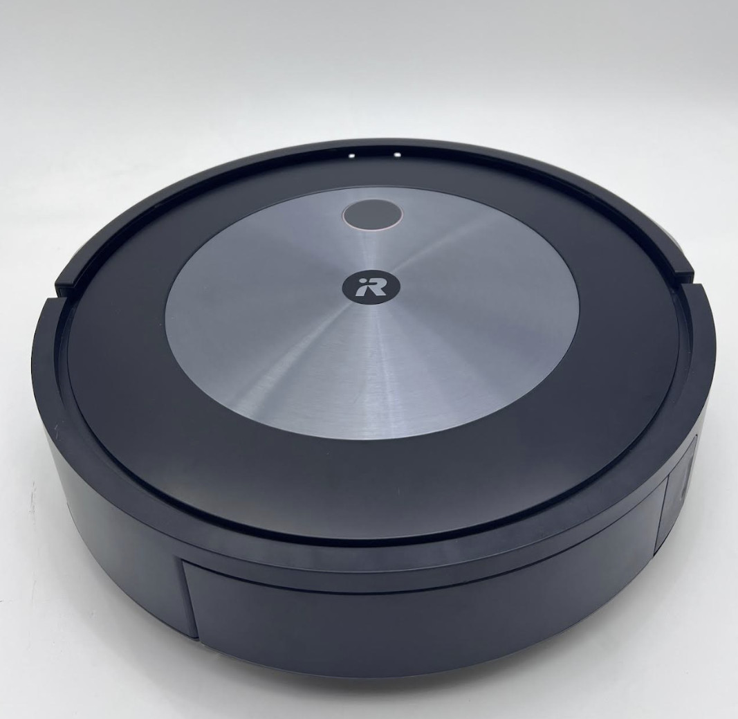 iRobot Roomba j7+ (7550) Self-Emptying Robot Vacuum – BLACK – Scratch & Dent