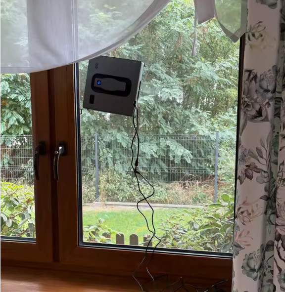 PuRuiKai Robot Window Cleaner with App Control & Dual Water Spray