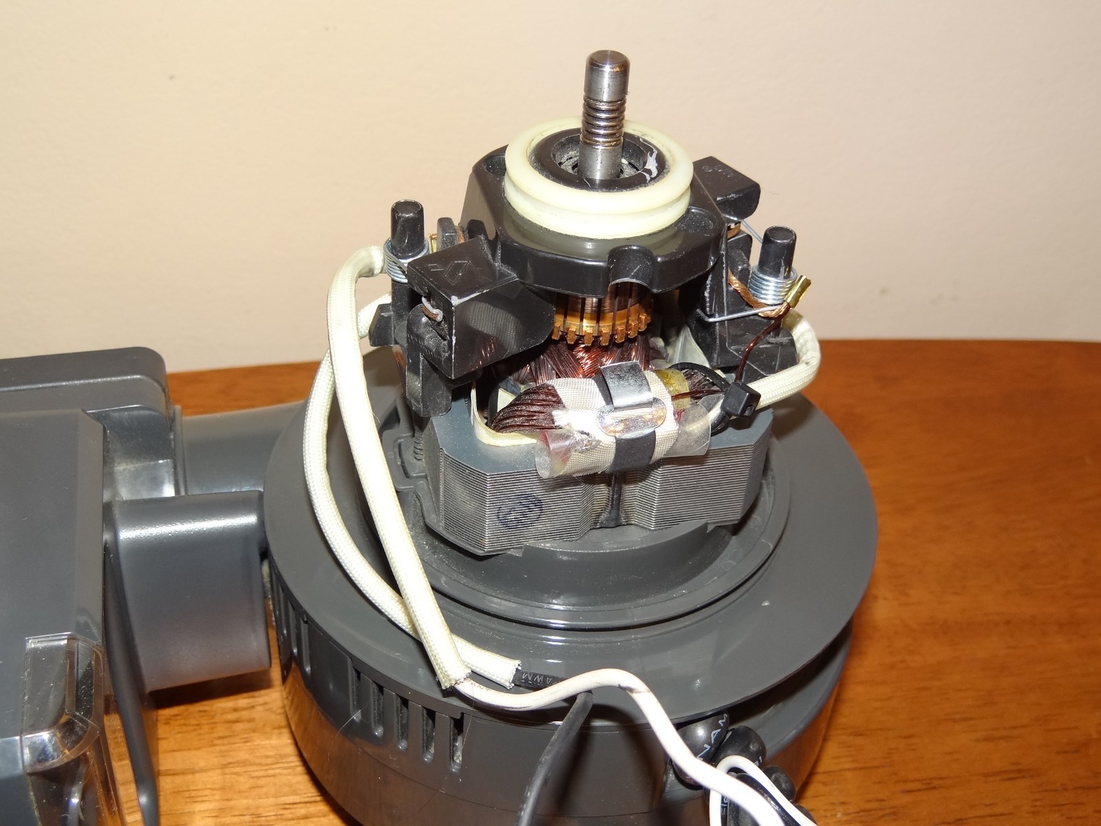 Hoover Platinum UH30010 Vacuum AMETEK Main 120V Motor 122156-00