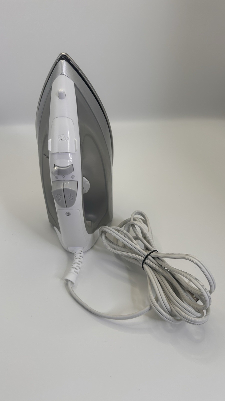 Sunbeam Compact Steam Iron 1200W 200mL Stainless Soleplate Shot of Steam