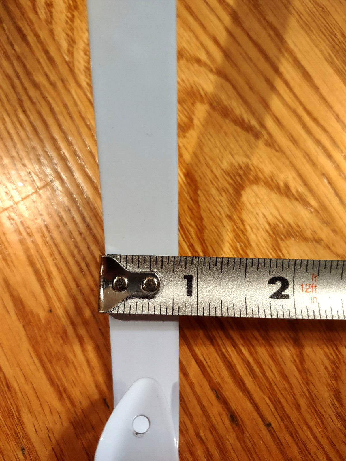 Metal Over the Door Wreath Hanger White 9.5 in Long Up to 2.25 in Door Width