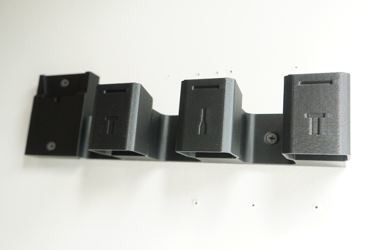 Shark Vacuum Wall Mount Mounting Bracket Dock Holder For Shark IZ202 w/ Screws