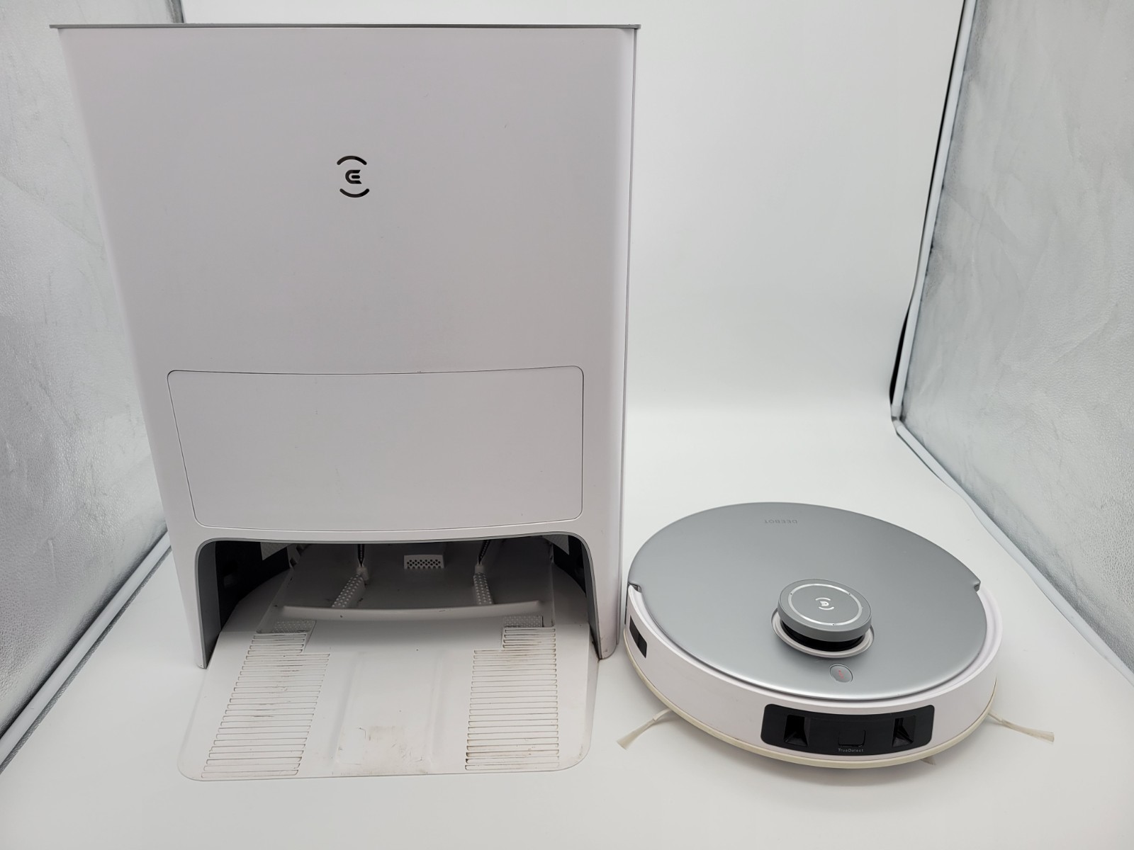 ECOVACS Robotics – DEEBOT T20 OMNI Wi-Fi Connected Robot Vacuum, White