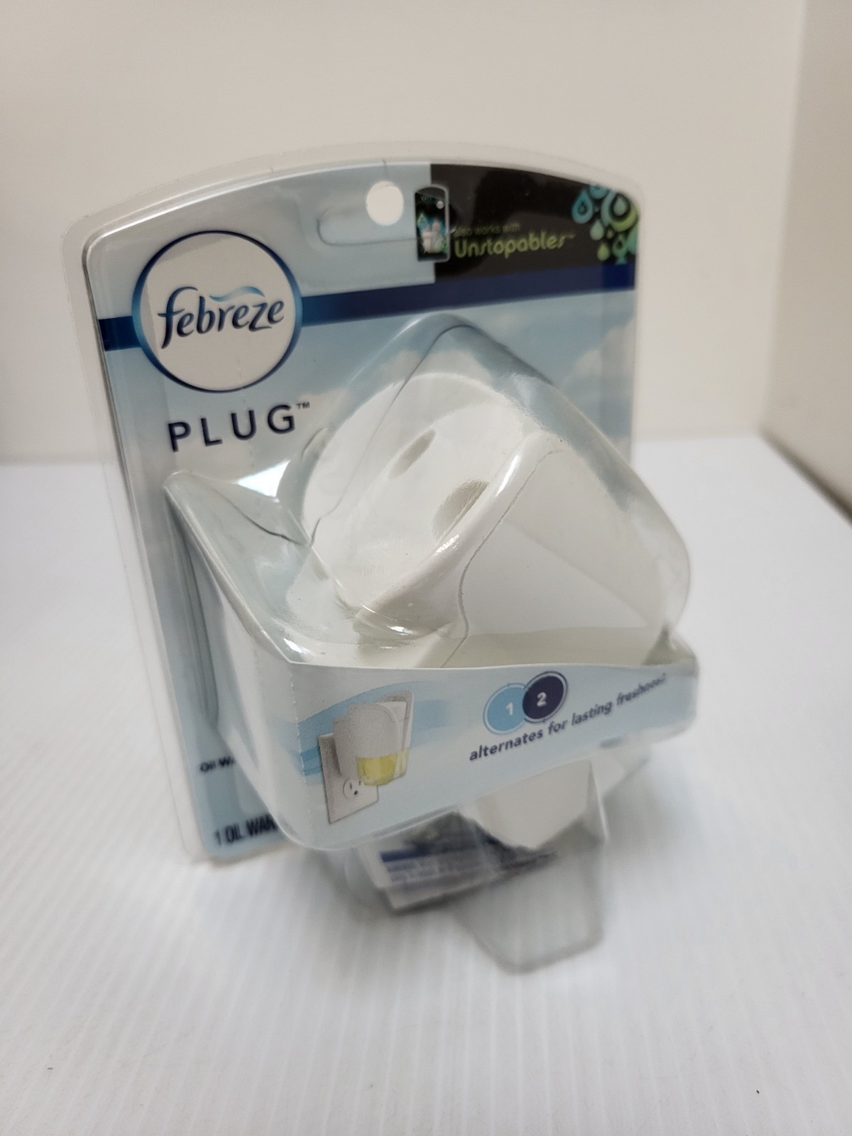 Febreze Noticeables 2 In 1 Alternating Scented Oil Warmer Plug In – White
