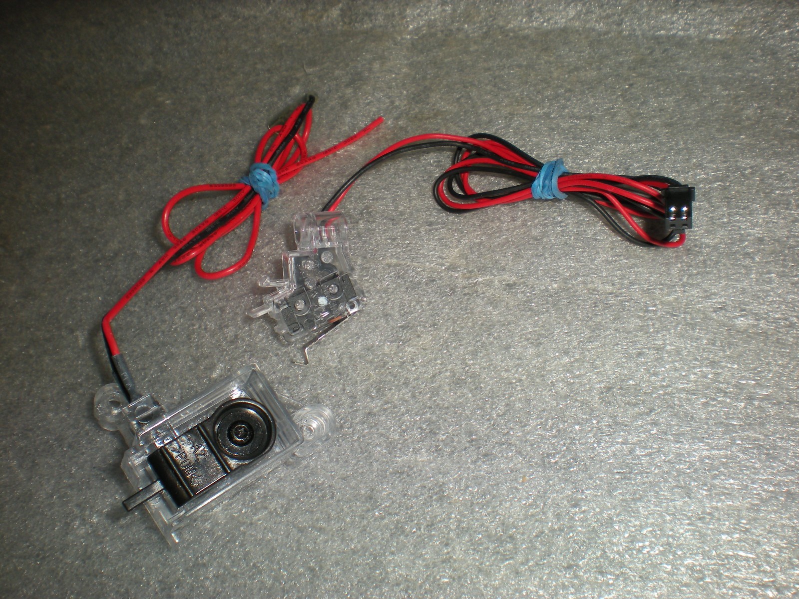 Shark WD261 HydroVac MessMaster Cordless Vacuum Pair Of Brush Head Power Switch