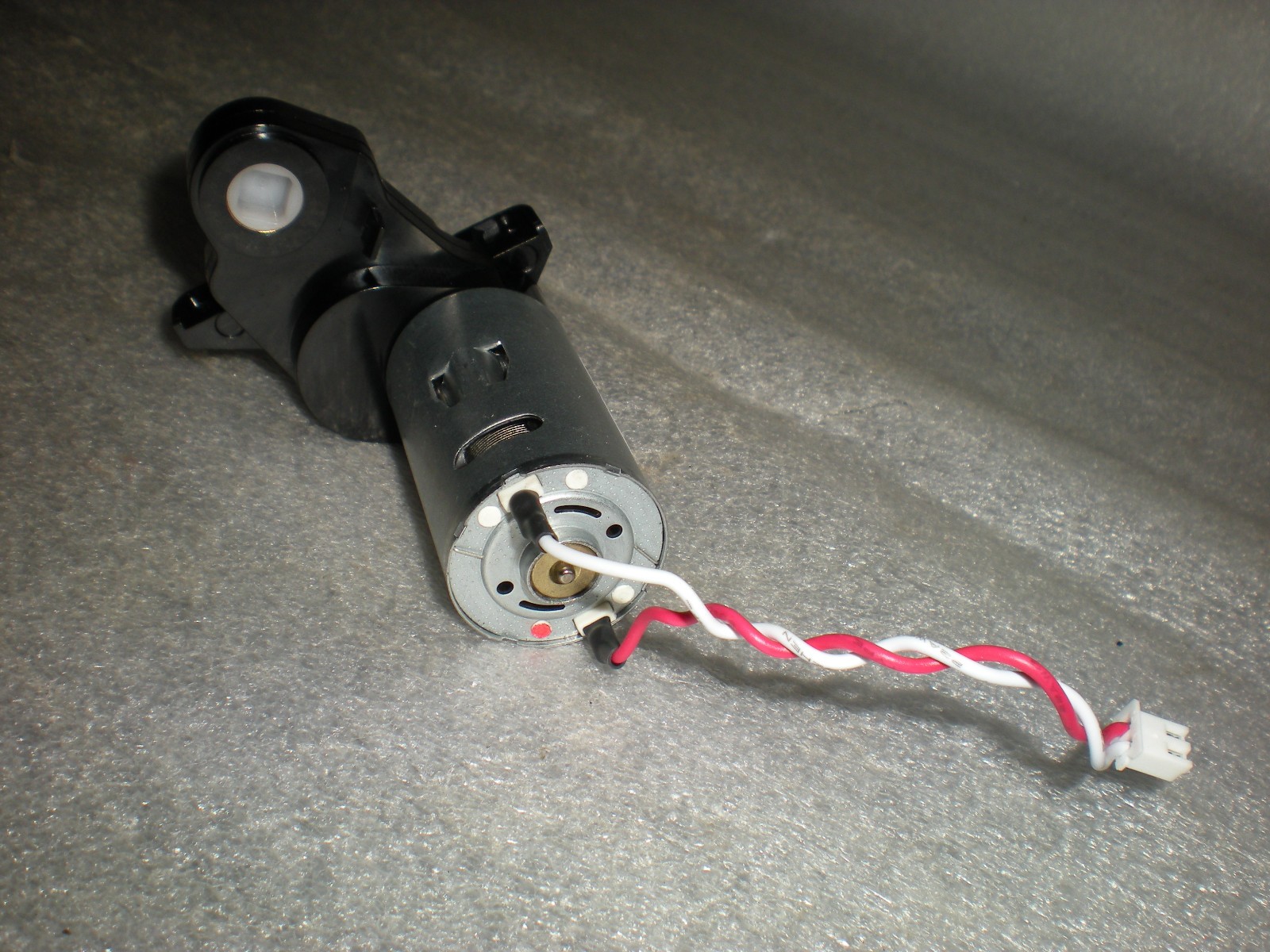 Genuine OEM iRobot Roomba 105 Vac Robot Vacuum Cleaning Head Roller Brush Motor