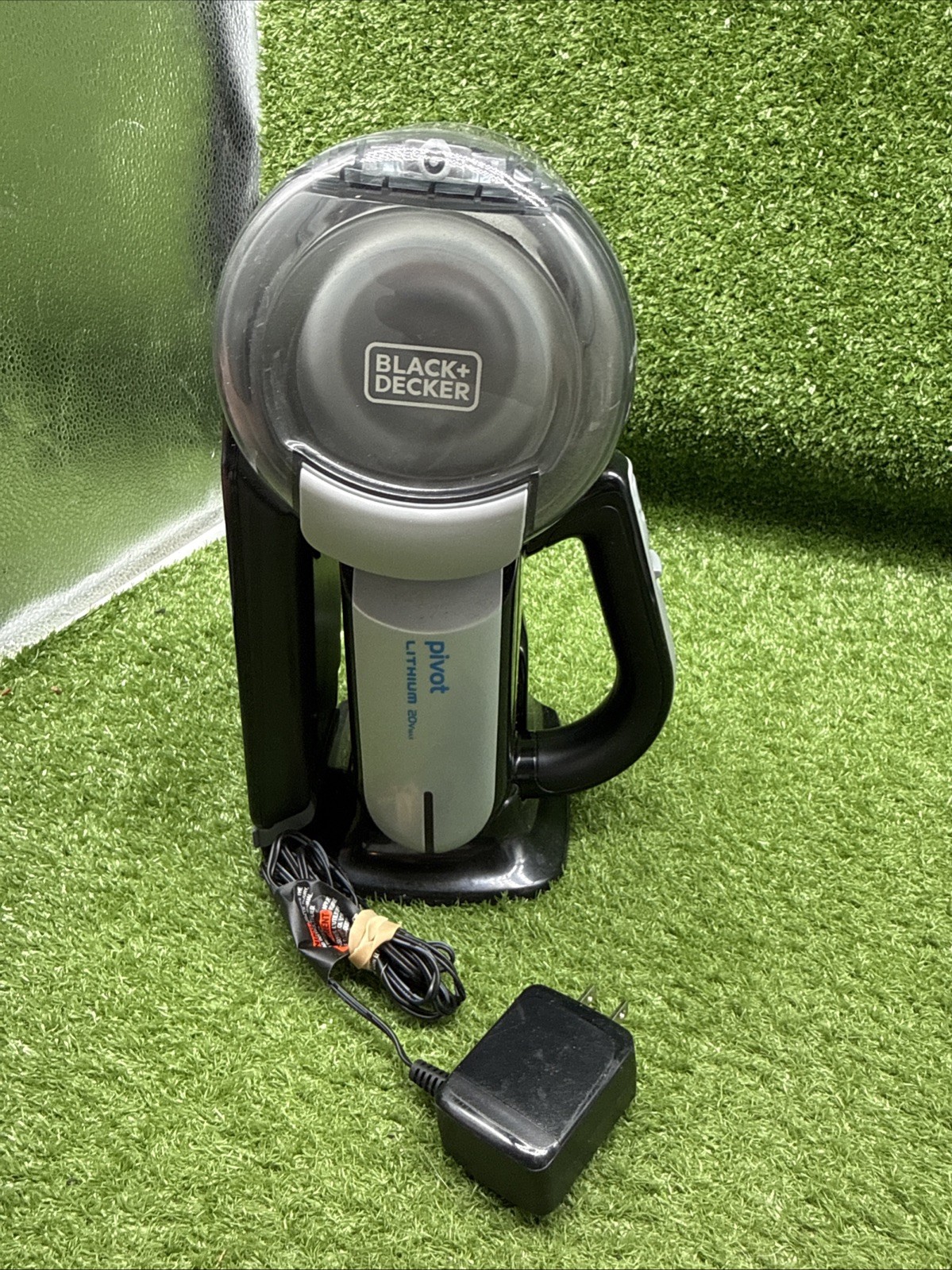 BLACK+DECKER Pivot 20V MAX – Handheld Vacuum + Charging Base – Lithium S4