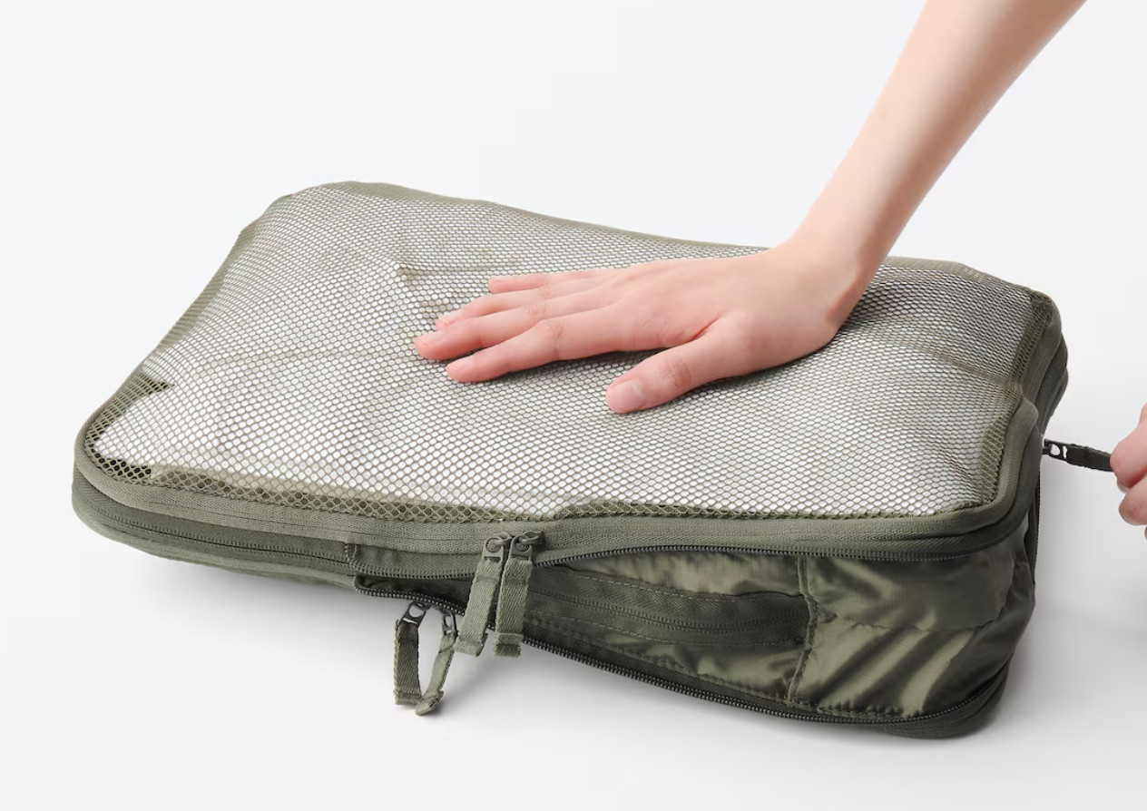 Muji Polyester Sorting case Compressed type 26 x 40 x 10 cm Khaki