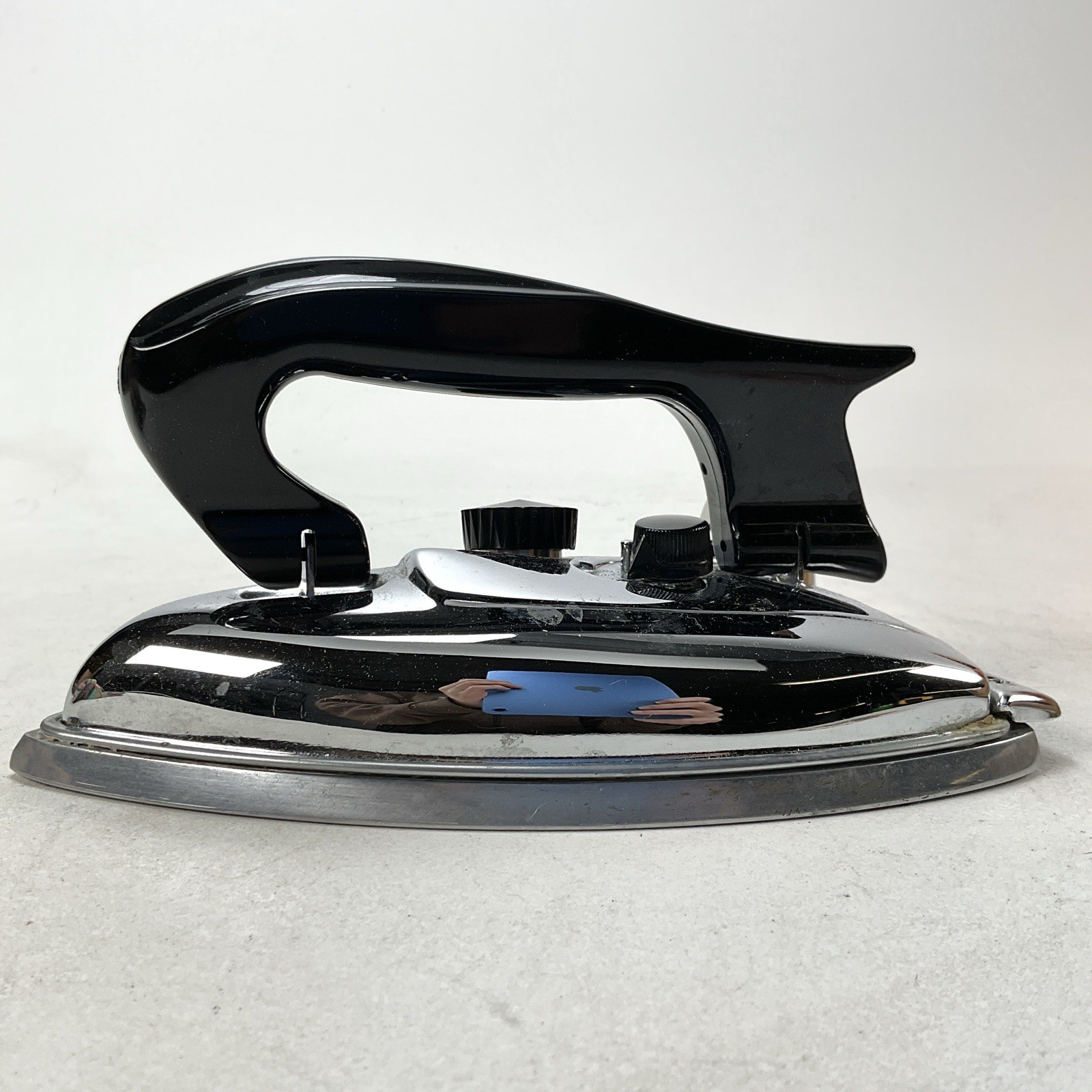 Universal Exclusive One-Piece Steam Travel Iron Model No. 1675