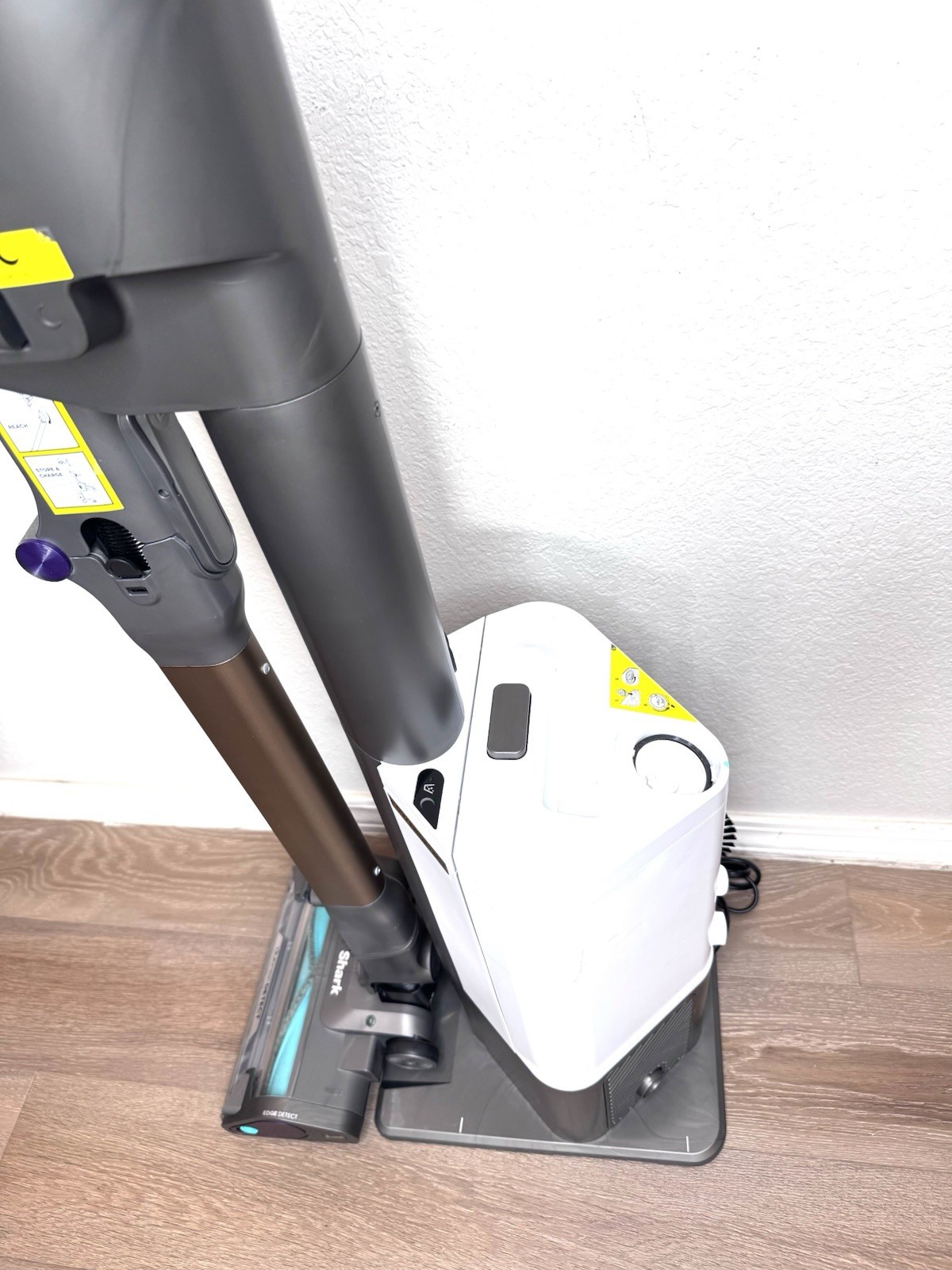 Shark – PowerDetect Clean & Empty Cordless Stick Vacuum & Auto-Empty System