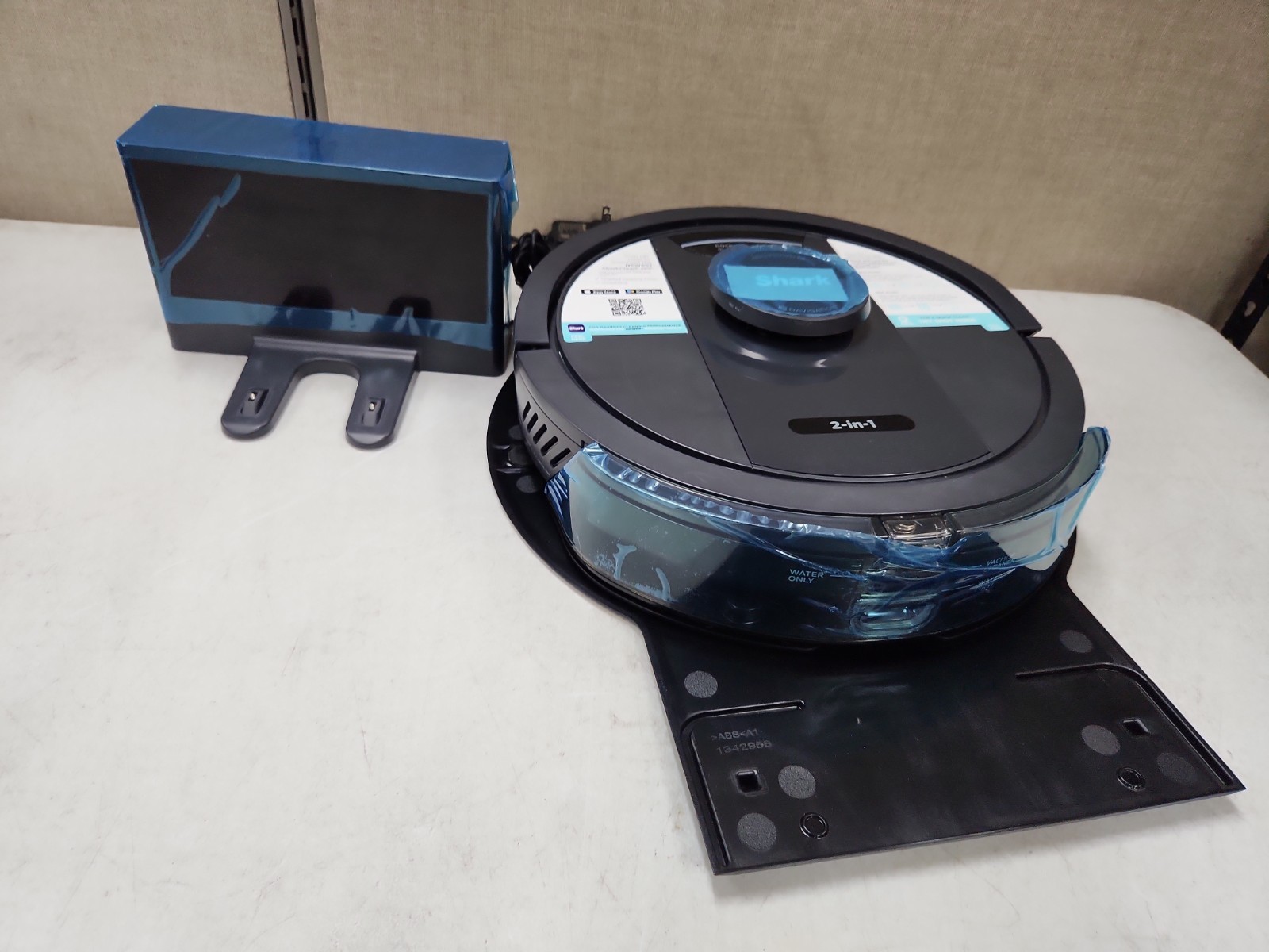 Shark Matrix Plus 2-in-1 Robot Vacuum Mop RV2402WD