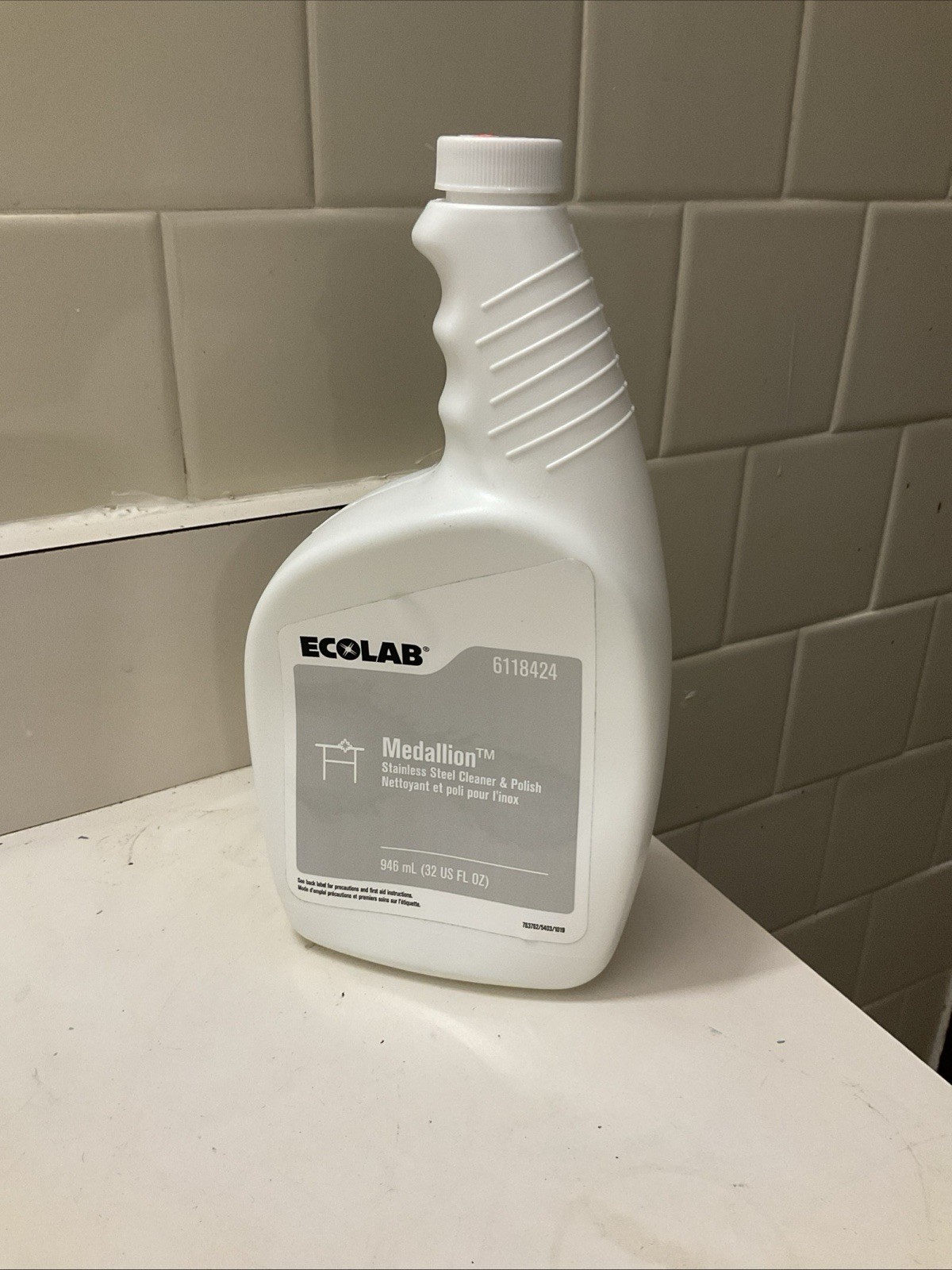 Ecolab 18424 Steel Cleaner, Commercial-Strength Medallion Stainless Steel Lot 38