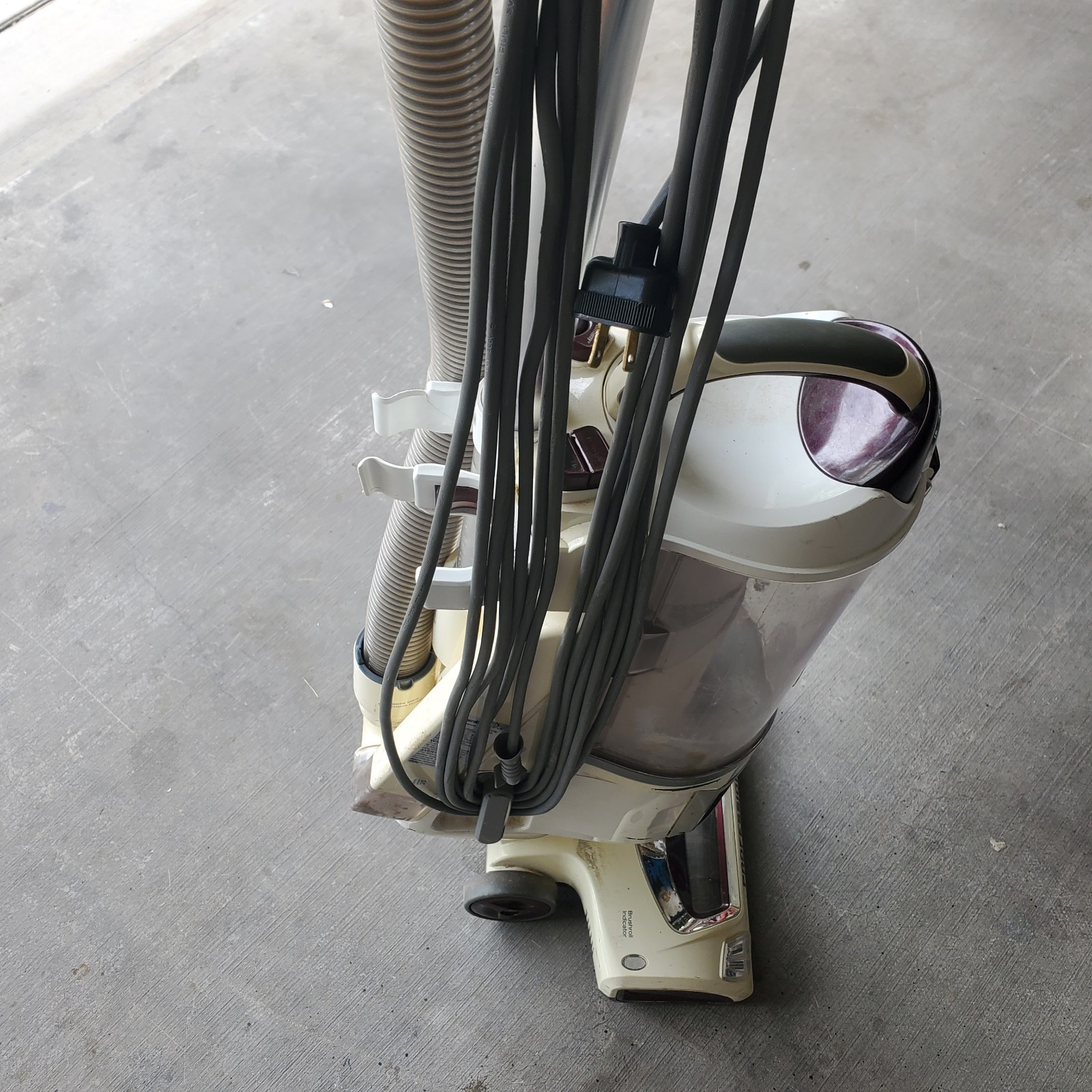Shark Navigator Lift Away Upright Vacuum Cleaner PRICED TO SELL QUICKLY