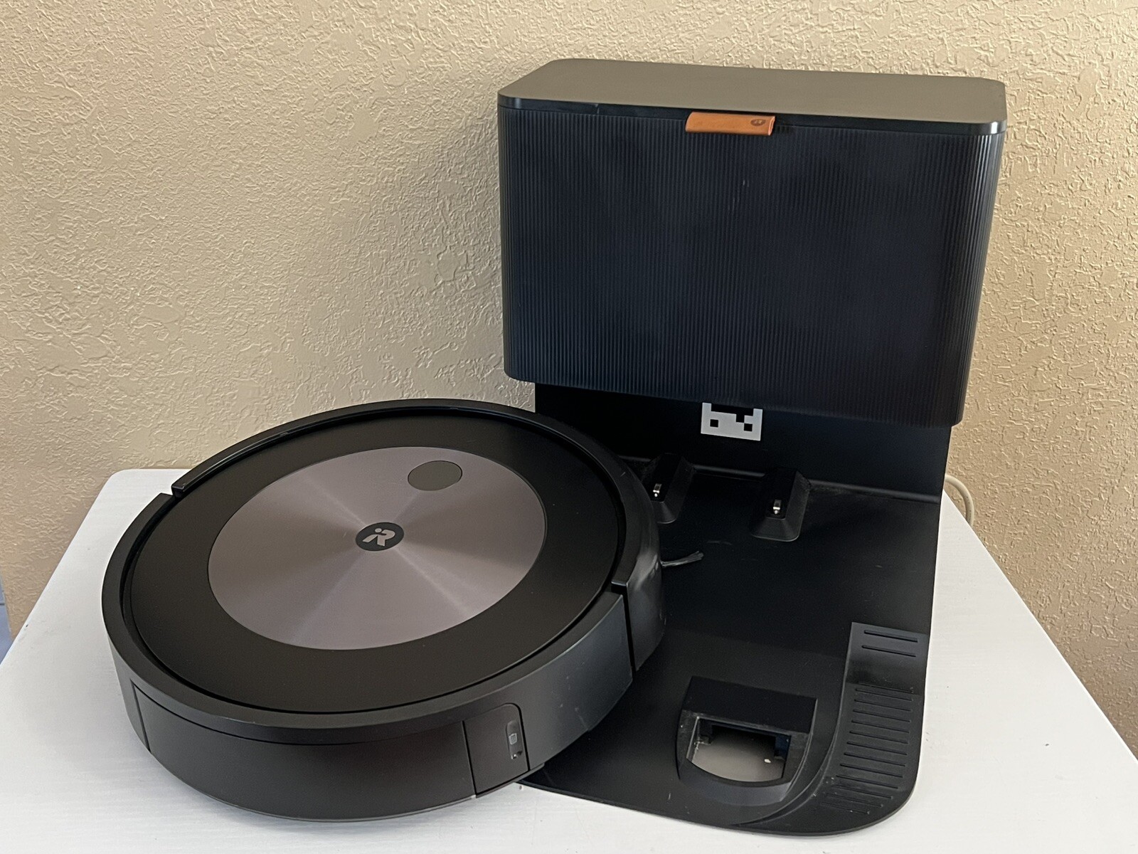 iRobot Roomba j7+ Plus Self-Emptying Robotic Vacuum Floor Cleaner Robot Works!