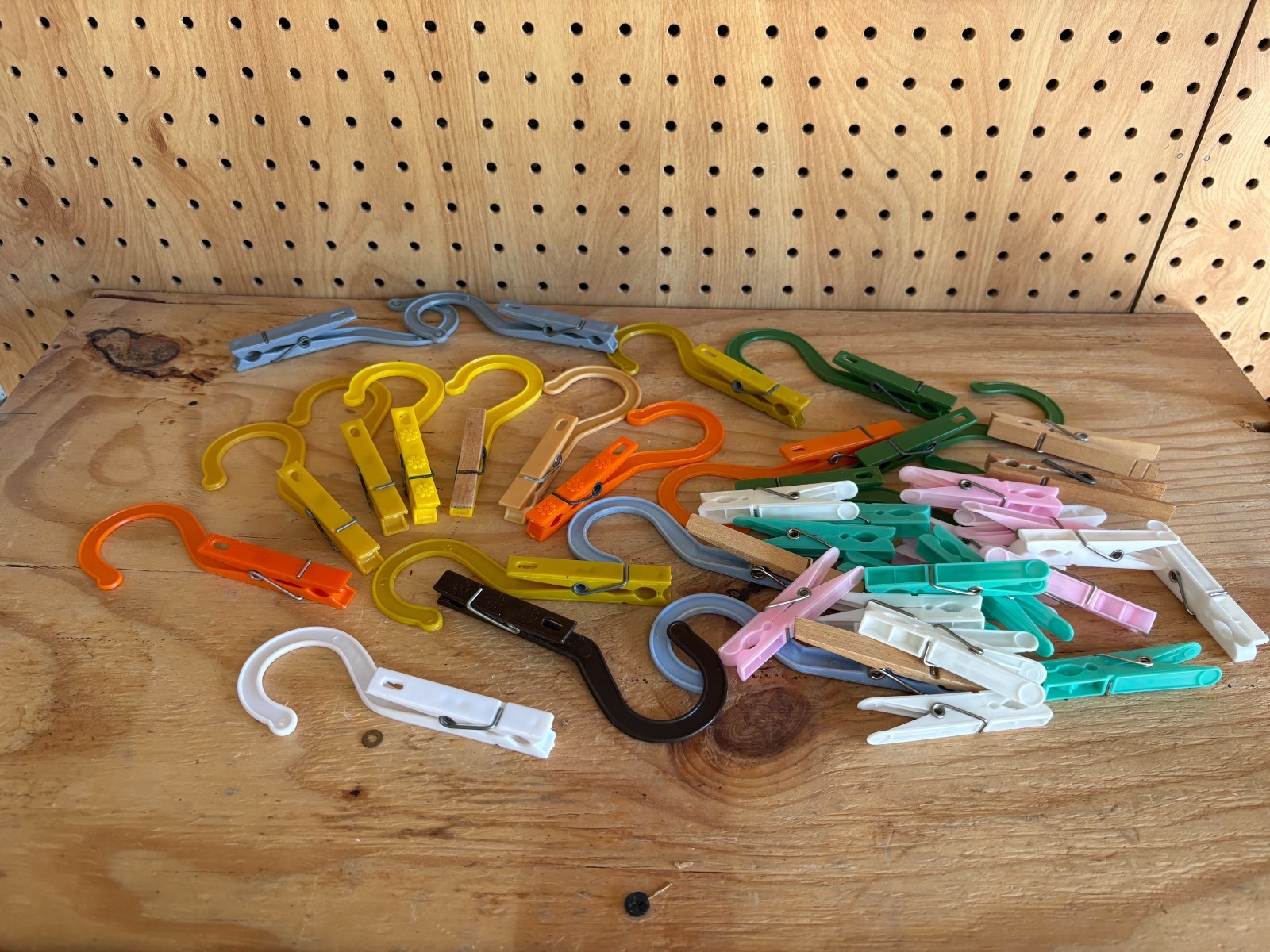 Lot of 43 Vintage MCM Plastic Cloths Pins (19 Hanger) Assorted Colors