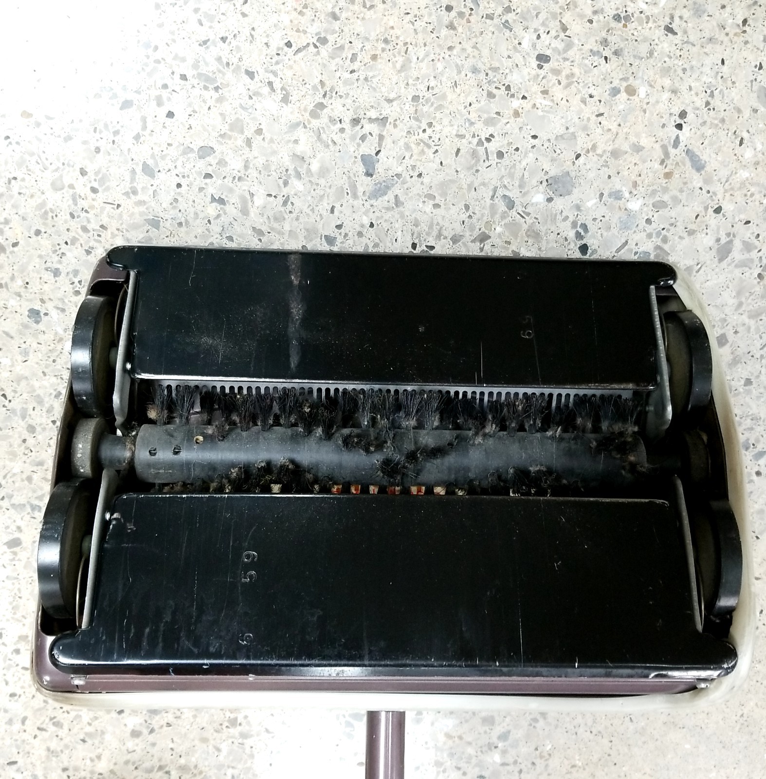 VTG MCM Maid of Honor Custom-Bilt Manual Roll Broom Carpet Floor Sweeper
