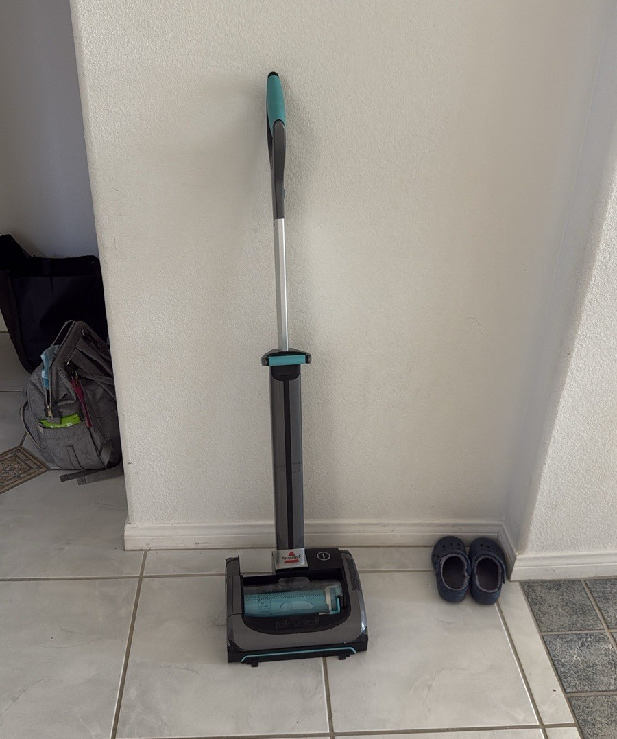 BISSELL 1984 Air Ram 22V Cordless Stick Vacuum Bagless w/Head Light Charger