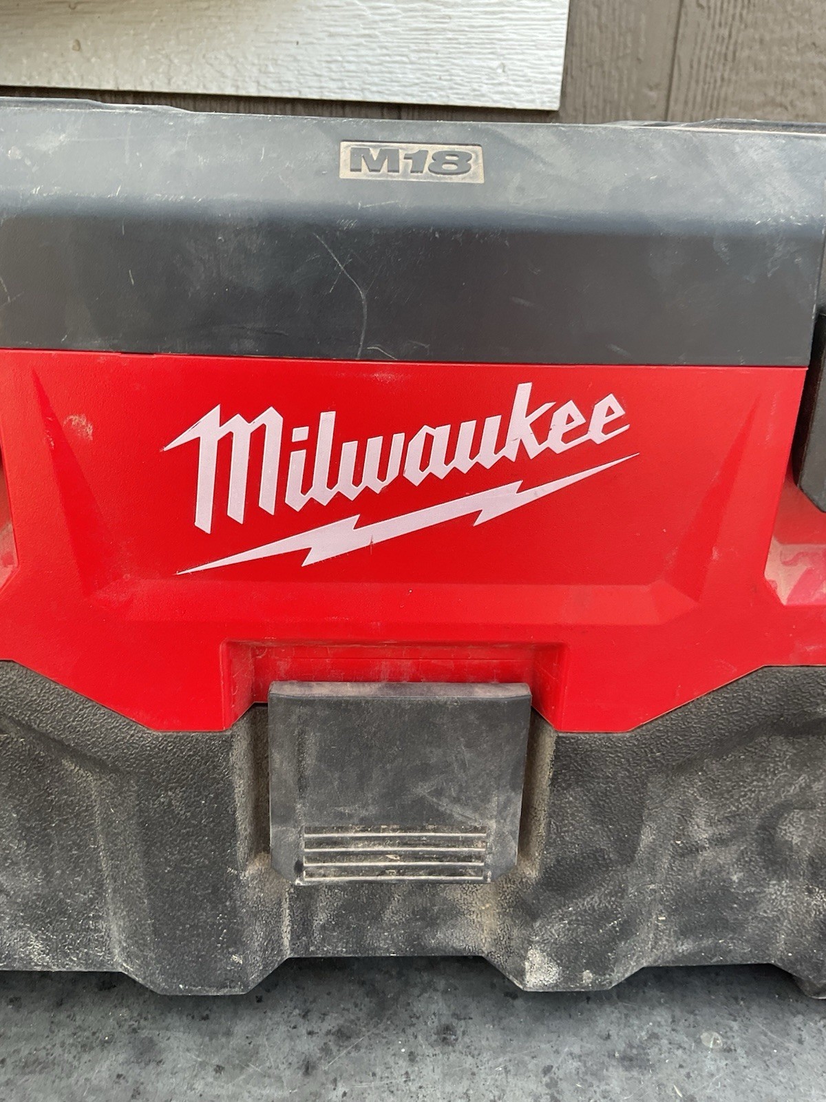 Milwaukee M18 18 Volt 2 Gallon Cordless Wet/Dry Vacuum, 0880-20 No Hose!