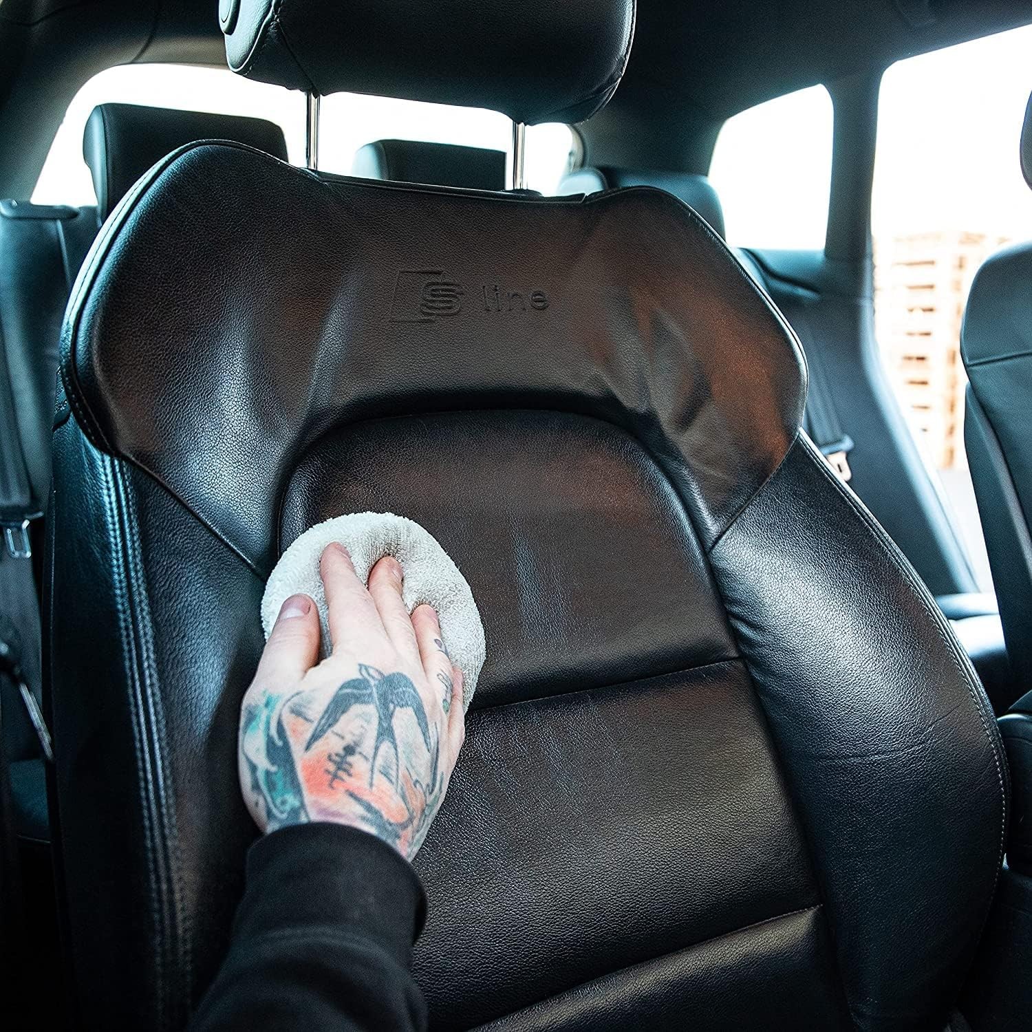 Meguiar’s Ultimate Leather Detailer, Cleans, Conditions & Protects Car Leather