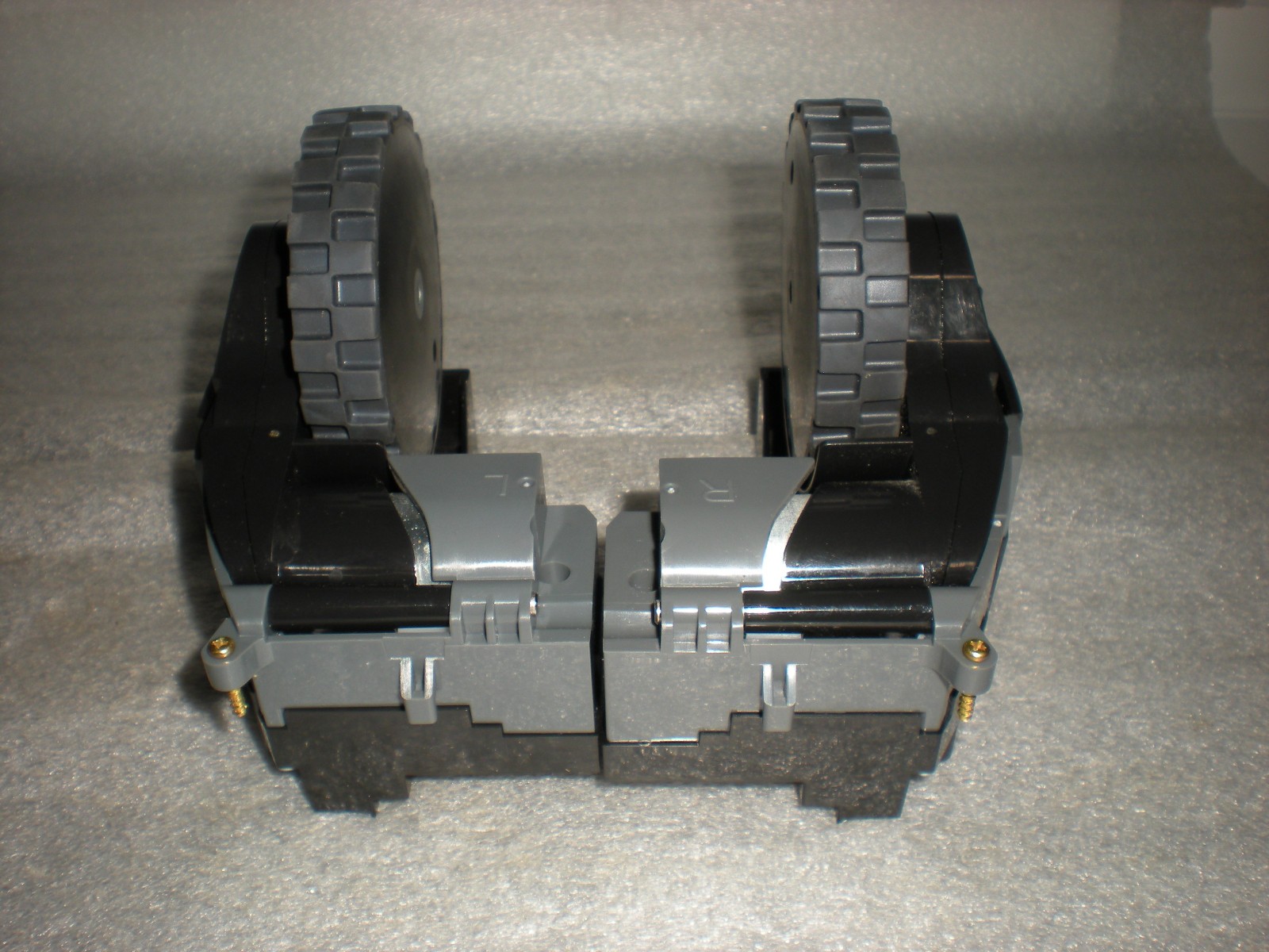 OEM iRobot Roomba e5 i3 i4 + i5 i6+i7 i7+ i8 J6 J7 J9 Set Of Right & Left Wheel