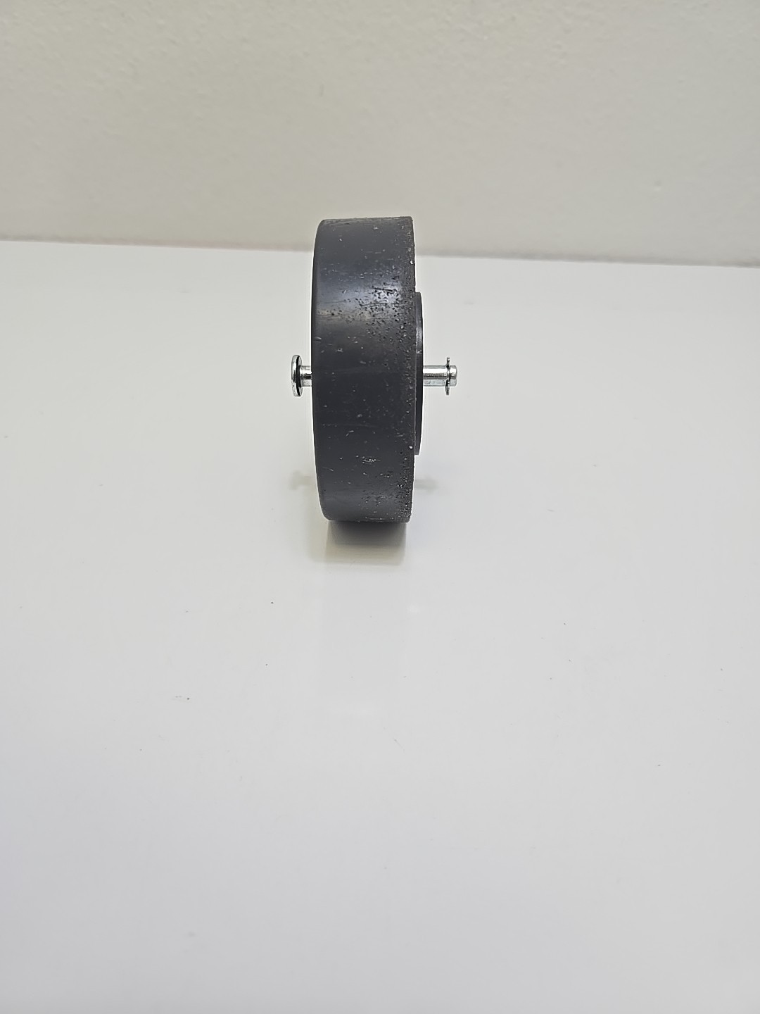 Hoover UH71250 UH71251 UH71255 UH71200 UH71230 UH71235 LEFT / RIGHT WHEEL w PIN
