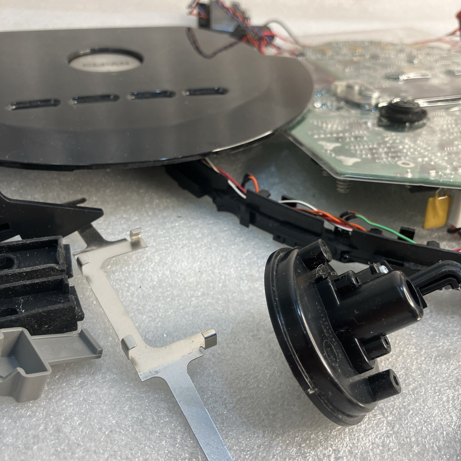 iRobot Roomba 805 Robotic Vacuum part, Circuit Board, All Sensors & Connections
