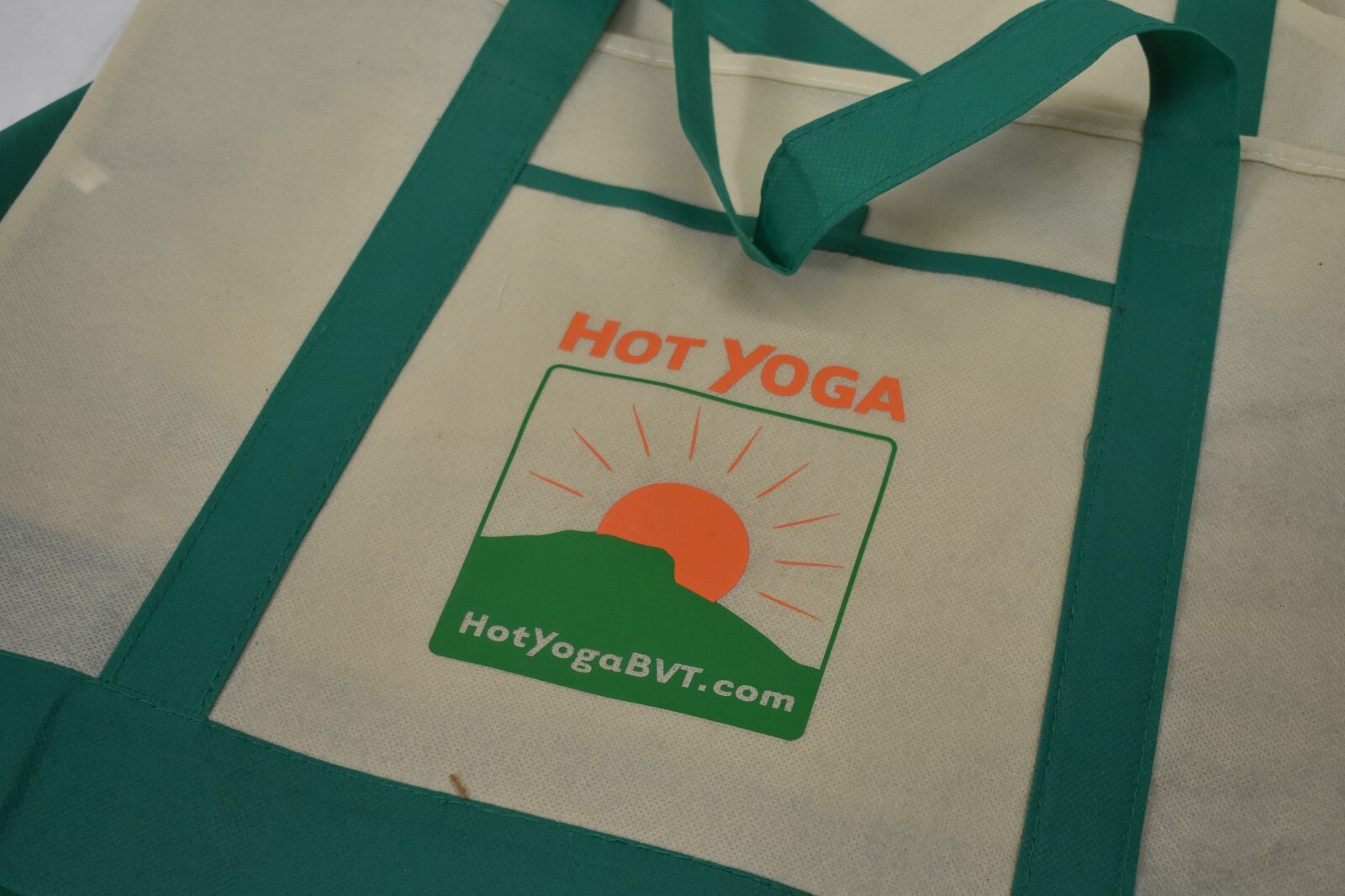 Lot of 10 Hot Yoga Shopping Carry Bag Green/Beige BRANDED Dual Straps 17″x13″