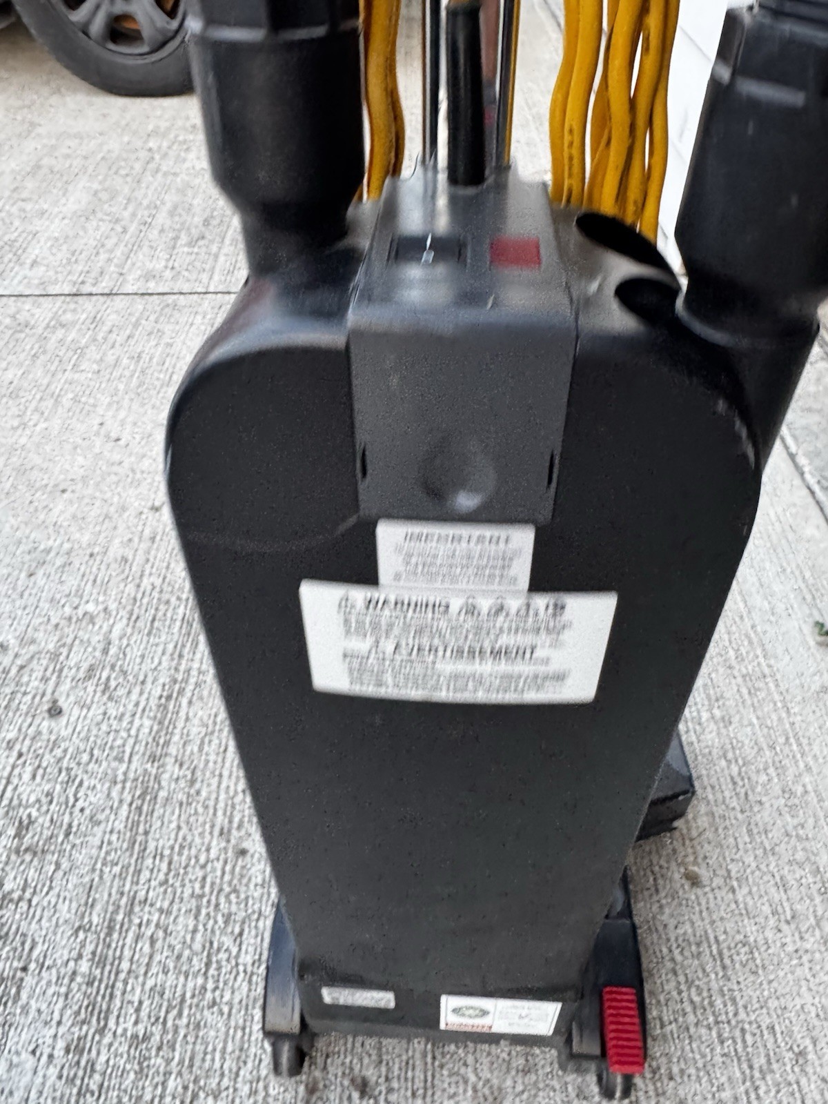 Tennant V-DMU-14 14” Dual Motor HEPA Commercial Upright Vacuum 120v Working
