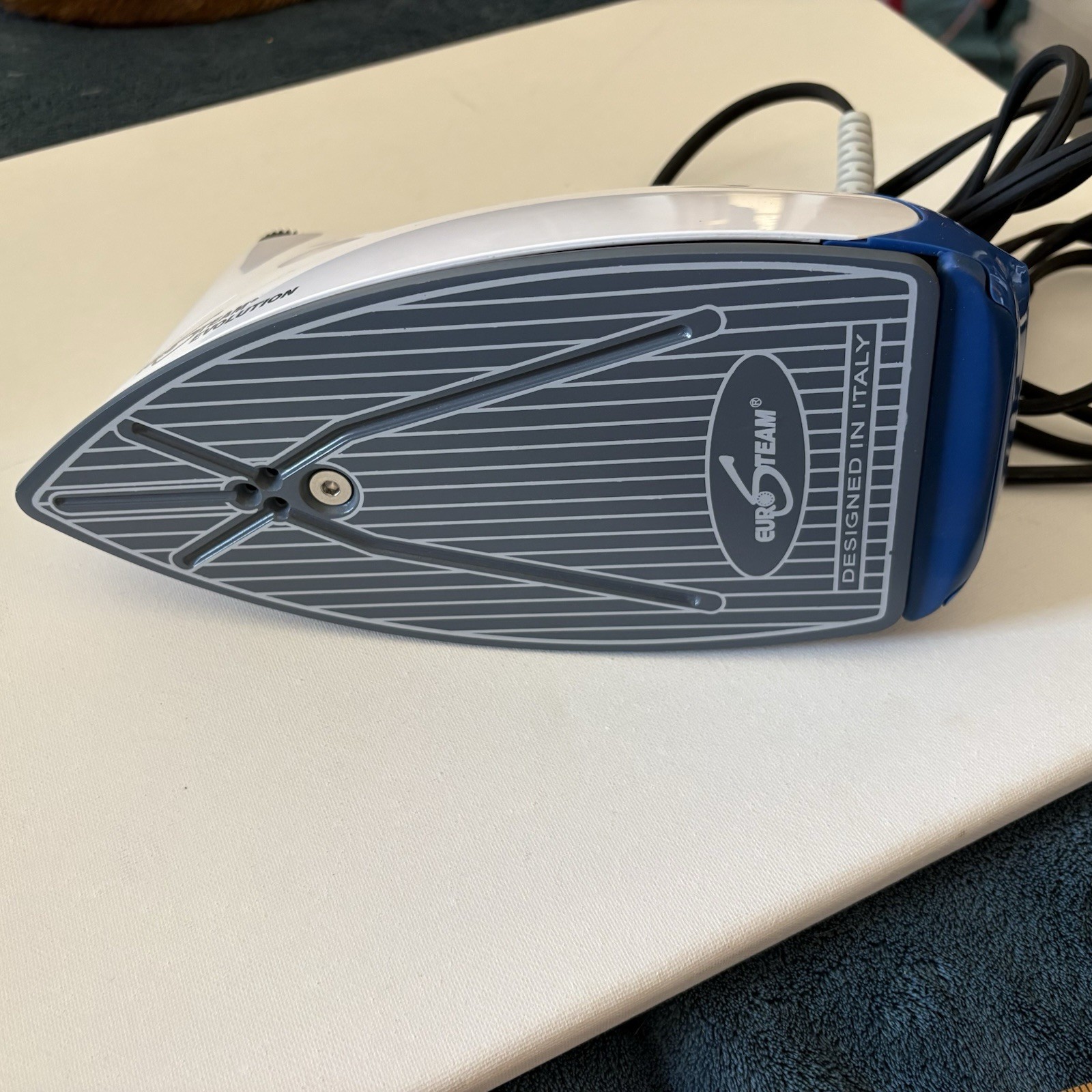 EuroSteam Evolution Iron Model 6399/3 Built In Boiler White/Blue