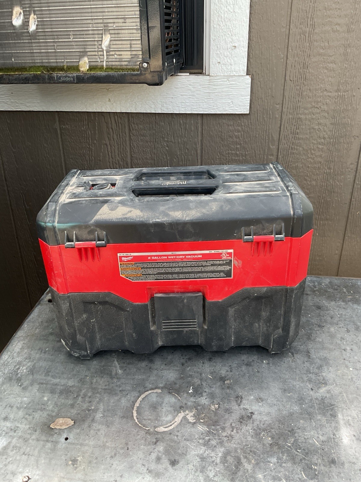 Milwaukee M18 18 Volt 2 Gallon Cordless Wet/Dry Vacuum, 0880-20 No Hose!