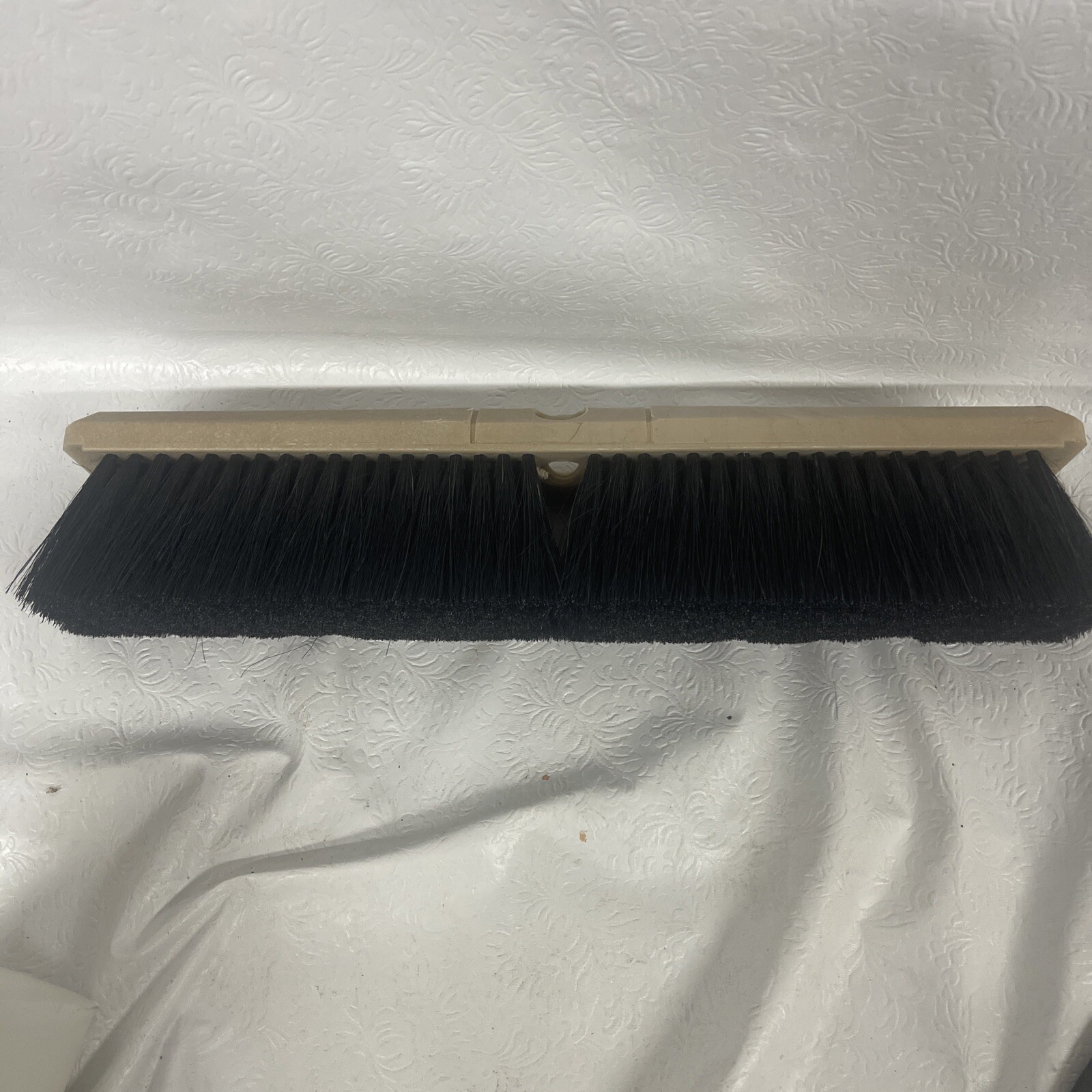 2-Wilen F006118 Tampico Floor Sweeps 18″ Foam Block 3″ Bristle Trim Black