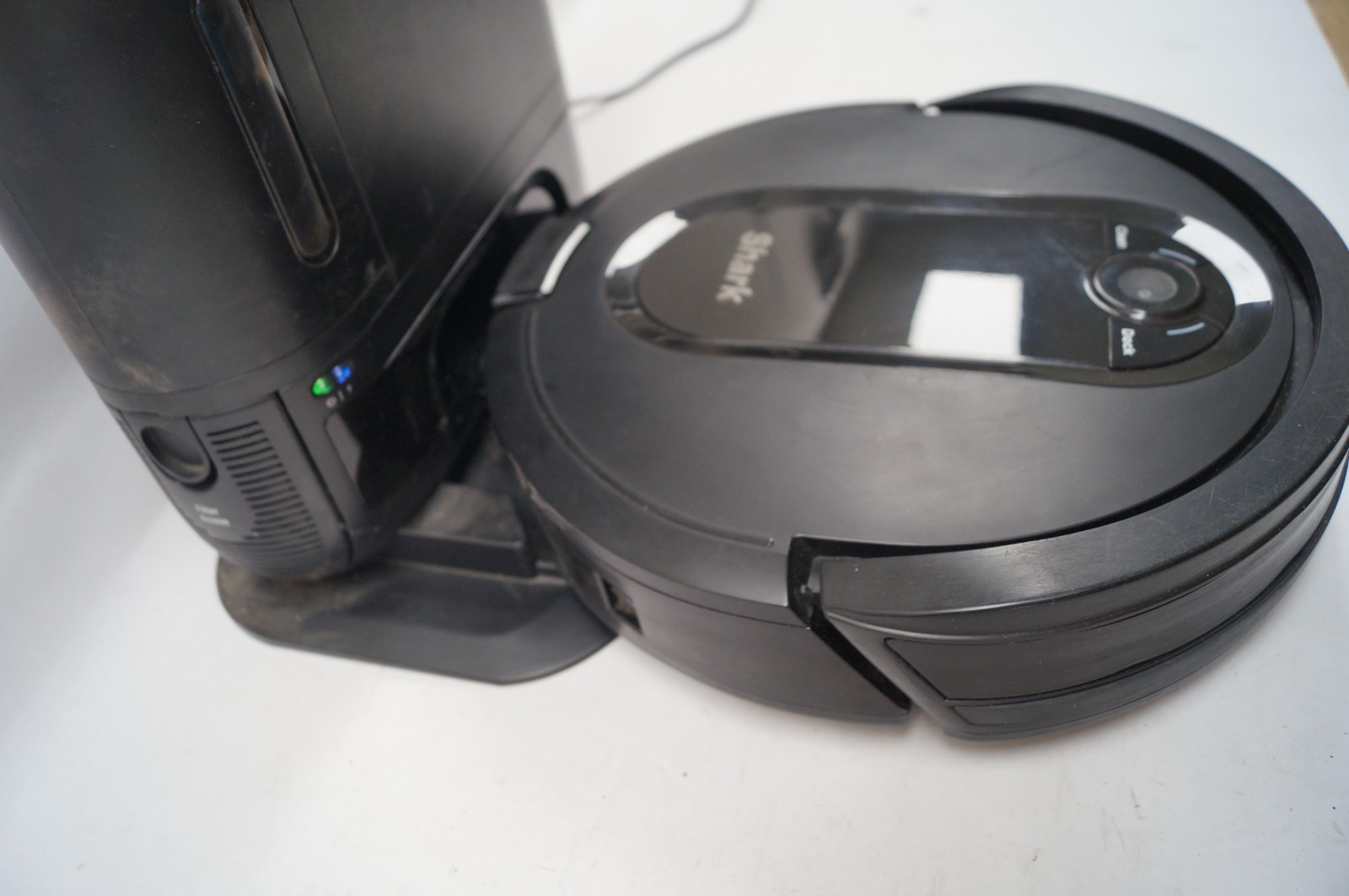 Shark UR1100S1US Robot Self-Empty Robot Vacuum Black EXC WORKING PoR C343