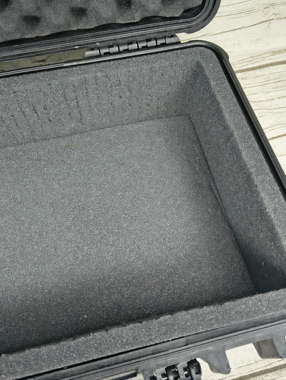 Pelican 1500, Black, Genuine, Medium Protector Case 18.5 X 14.06 X 7.75