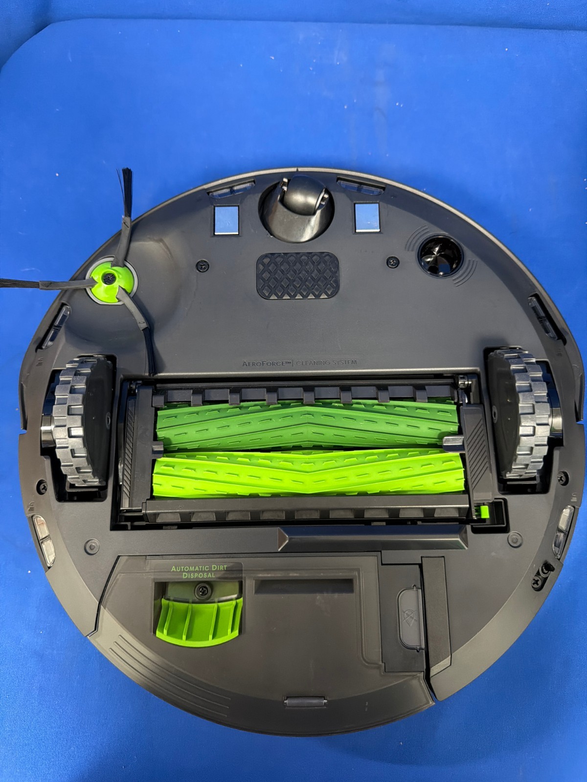 iRobot Roomba j7+ Self-Emptying Vacuum Cleaning Robot-j7+7550