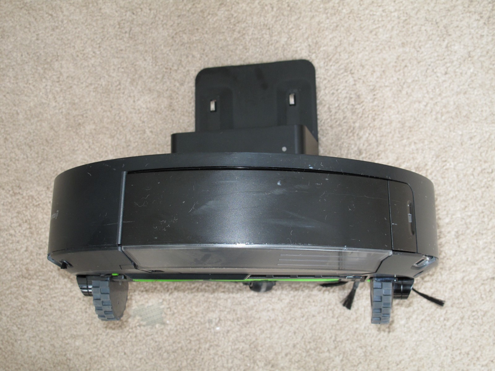 iRobot Roomba j7 Wifi Robot Vacuum with Charging Base