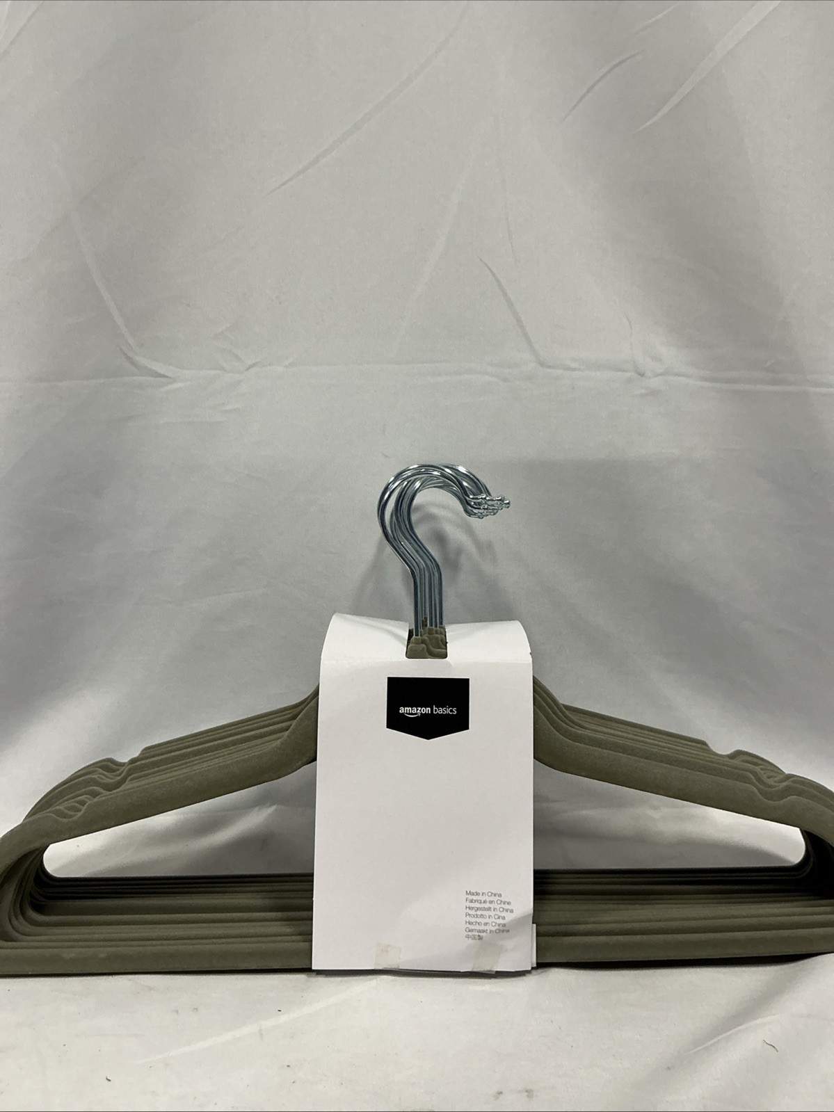 Amazon Basics Slim Velvet Non-Slip Clothes Hangers, Sturdy New 15 Pack