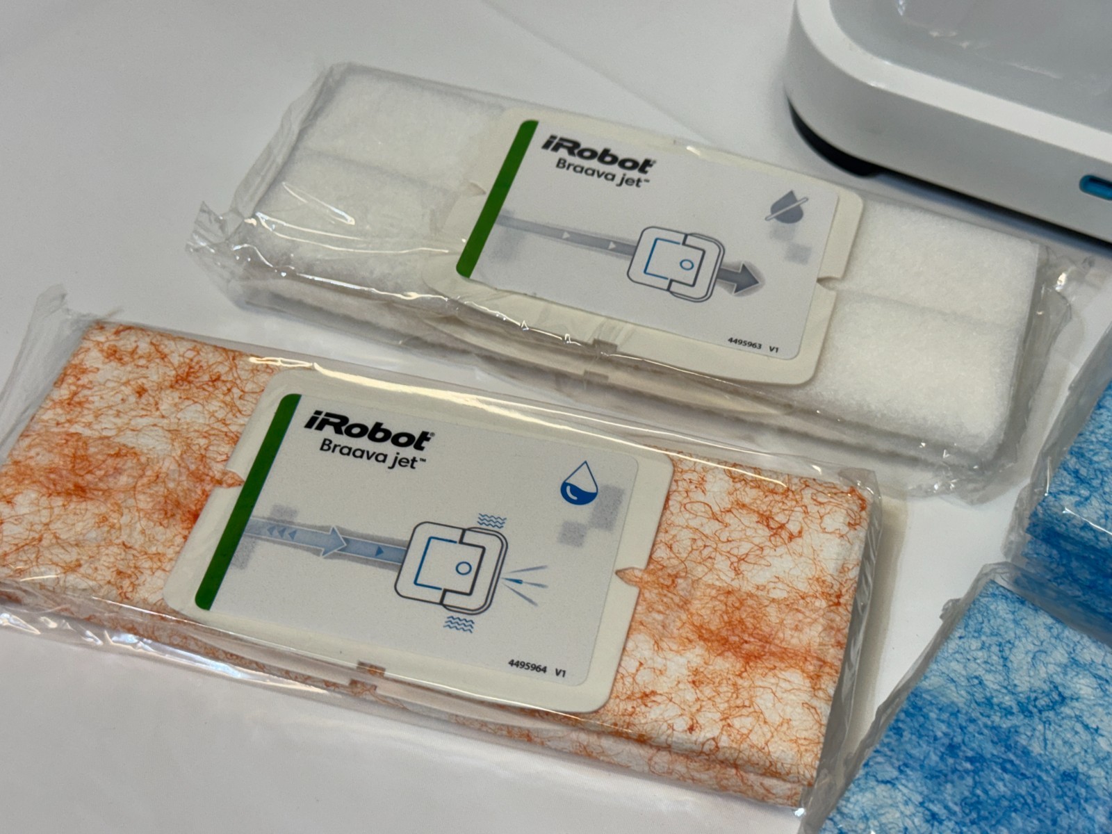 iRobot Braava Jet 240 Mopping Robot, Charger, Battery & Pads (FULLY TESTED)